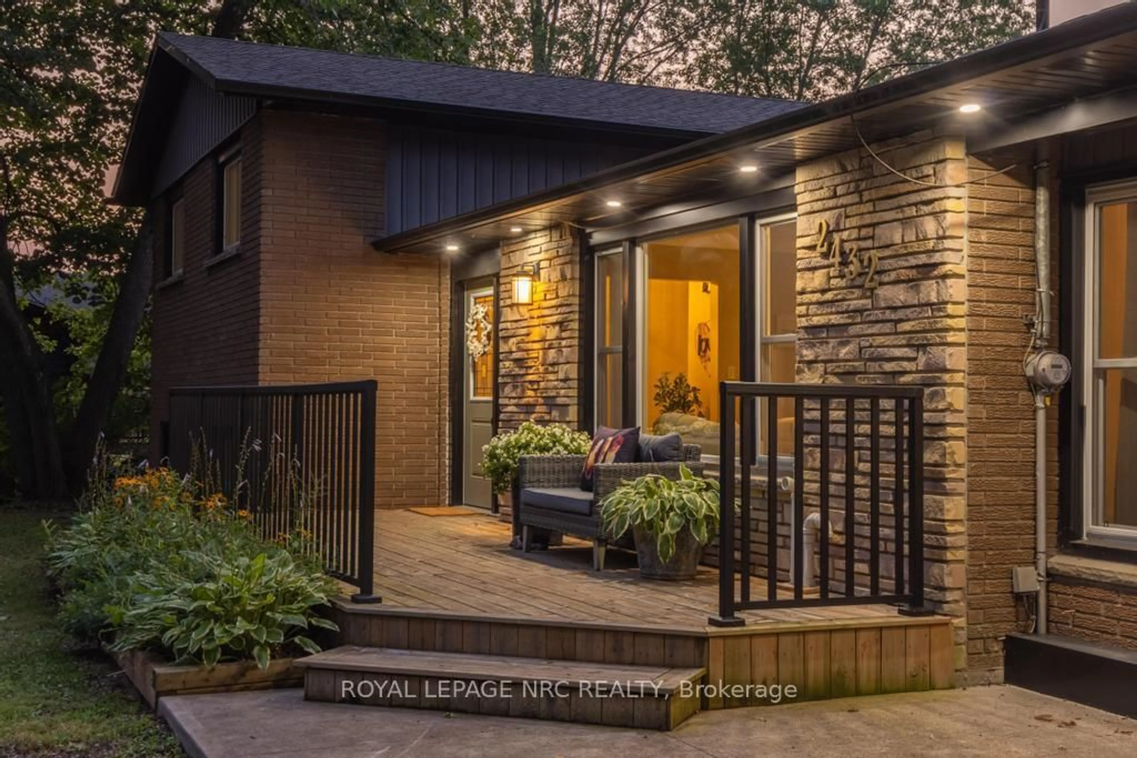 Home with brick exterior material, street for 2432 Port Robinson Rd, Thorold Ontario L3B 5N5