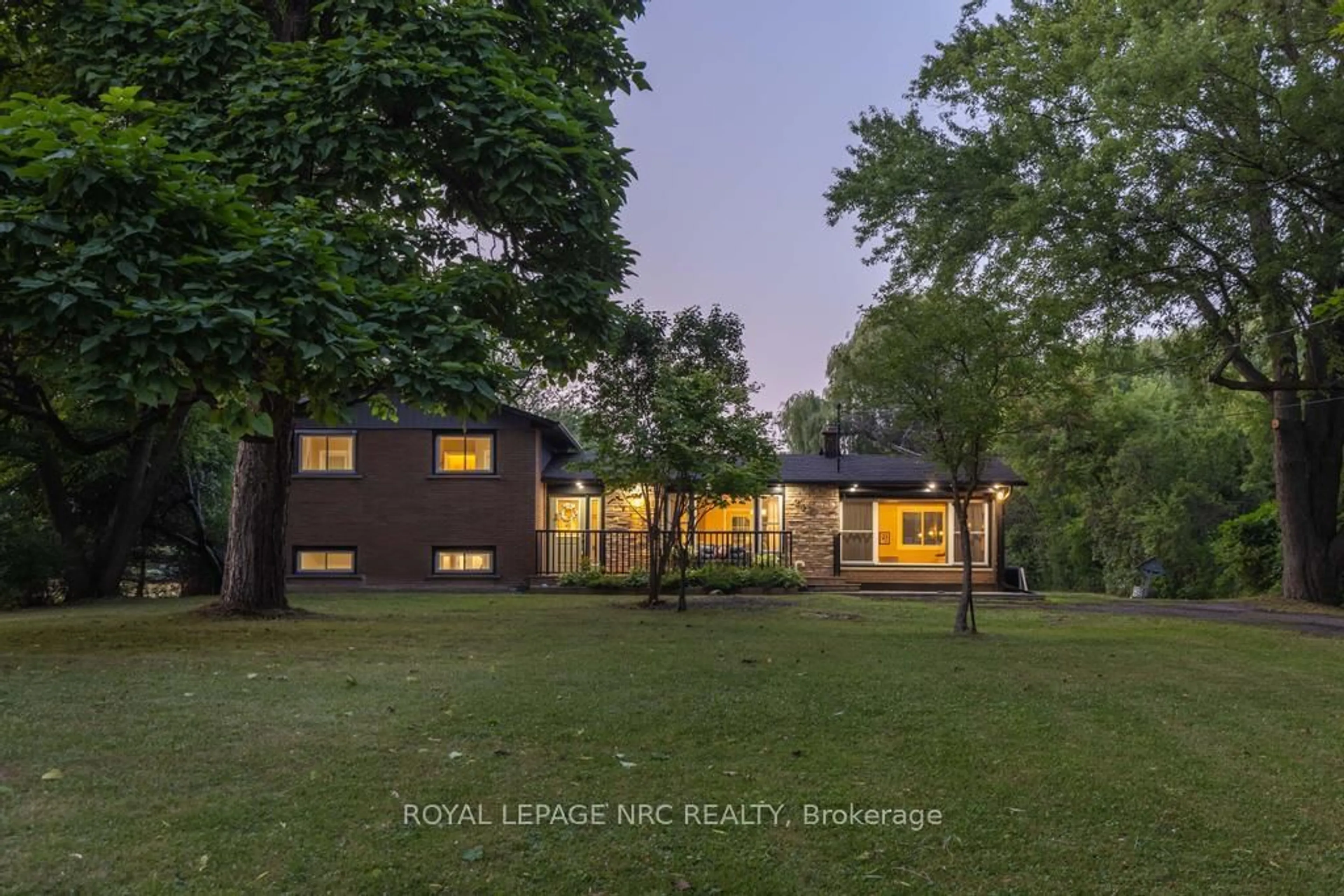 A pic from outside/outdoor area/front of a property/back of a property/a pic from drone, unknown for 2432 Port Robinson Rd, Thorold Ontario L3B 5N5