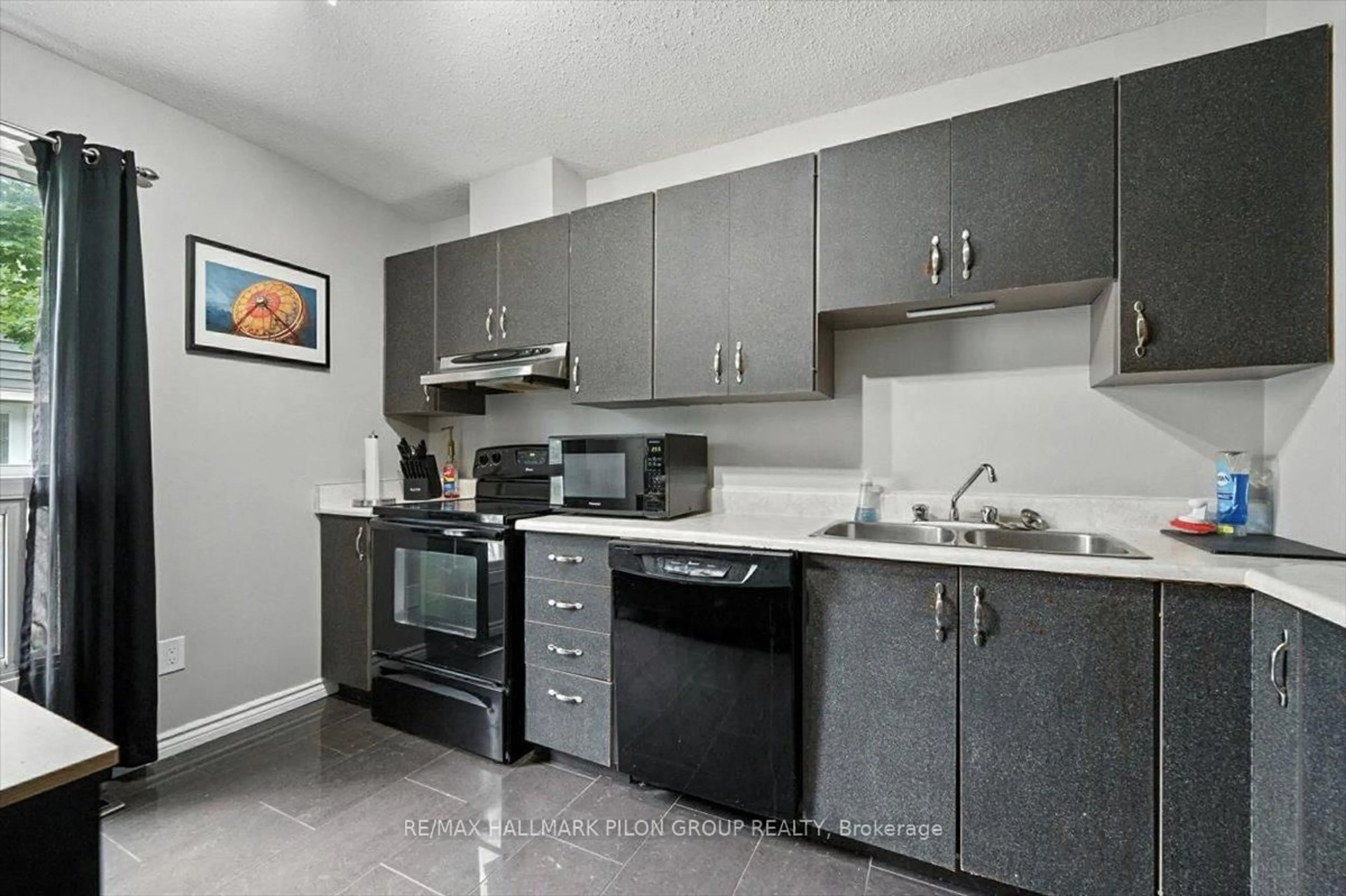 Standard kitchen, unknown for 1417 Ballard Crt, Ottawa Ontario K1B 4Y9