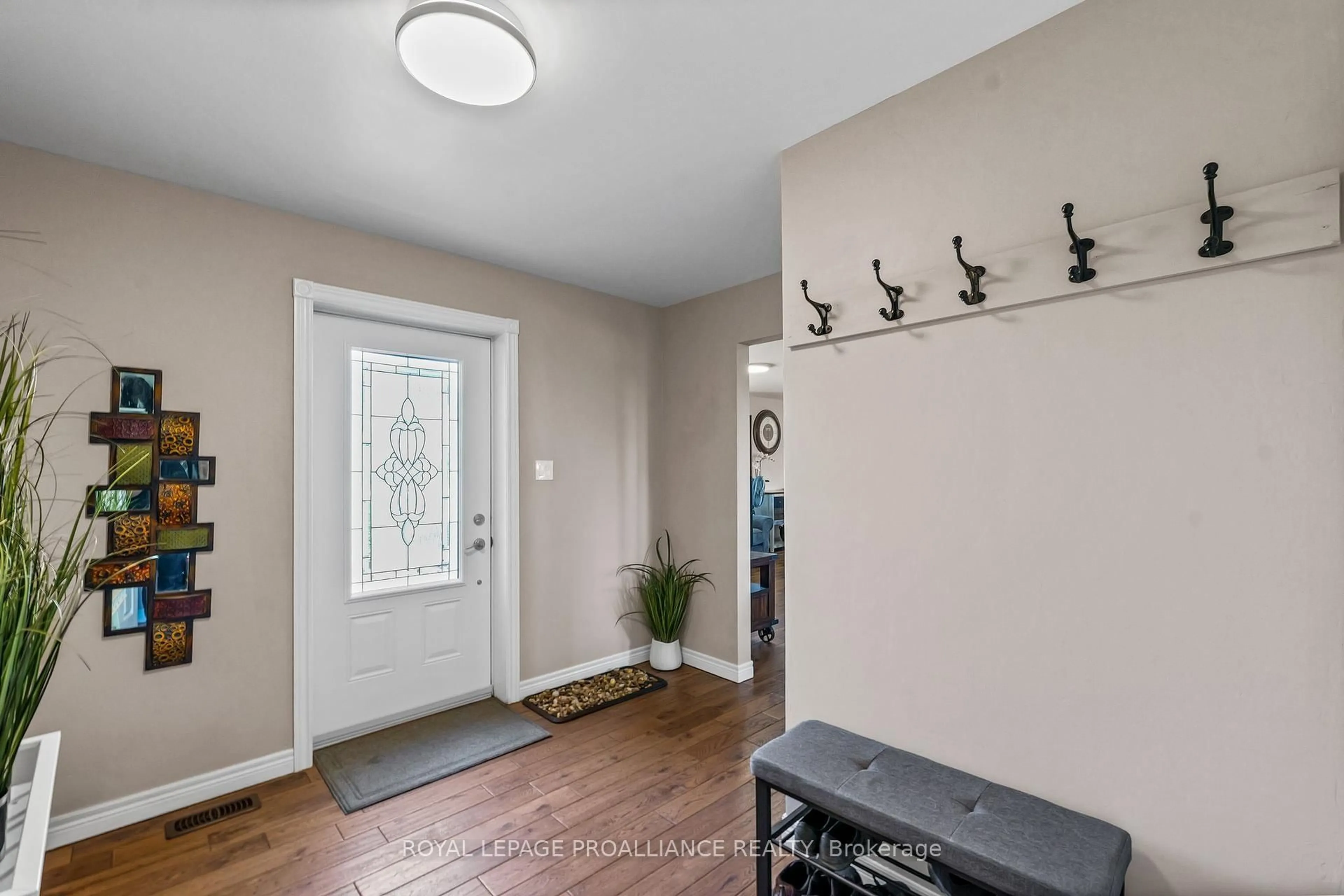 Indoor entryway for 1526 County Road 2, Otonabee-South Monaghan Ontario K0L 1B0