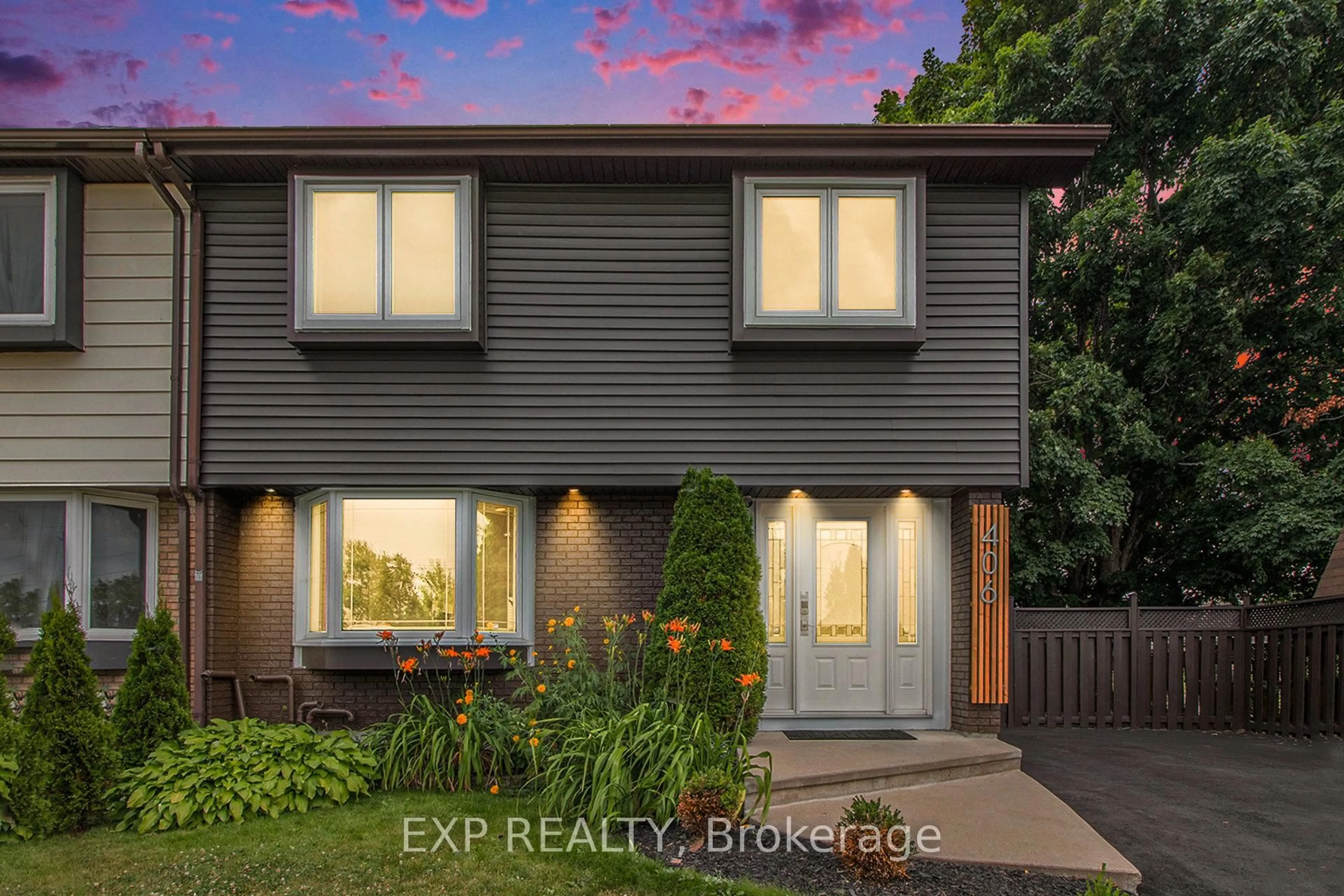 Home with vinyl exterior material, street for 406 WOODFIELD Dr, Ottawa Ontario K2G 3W9