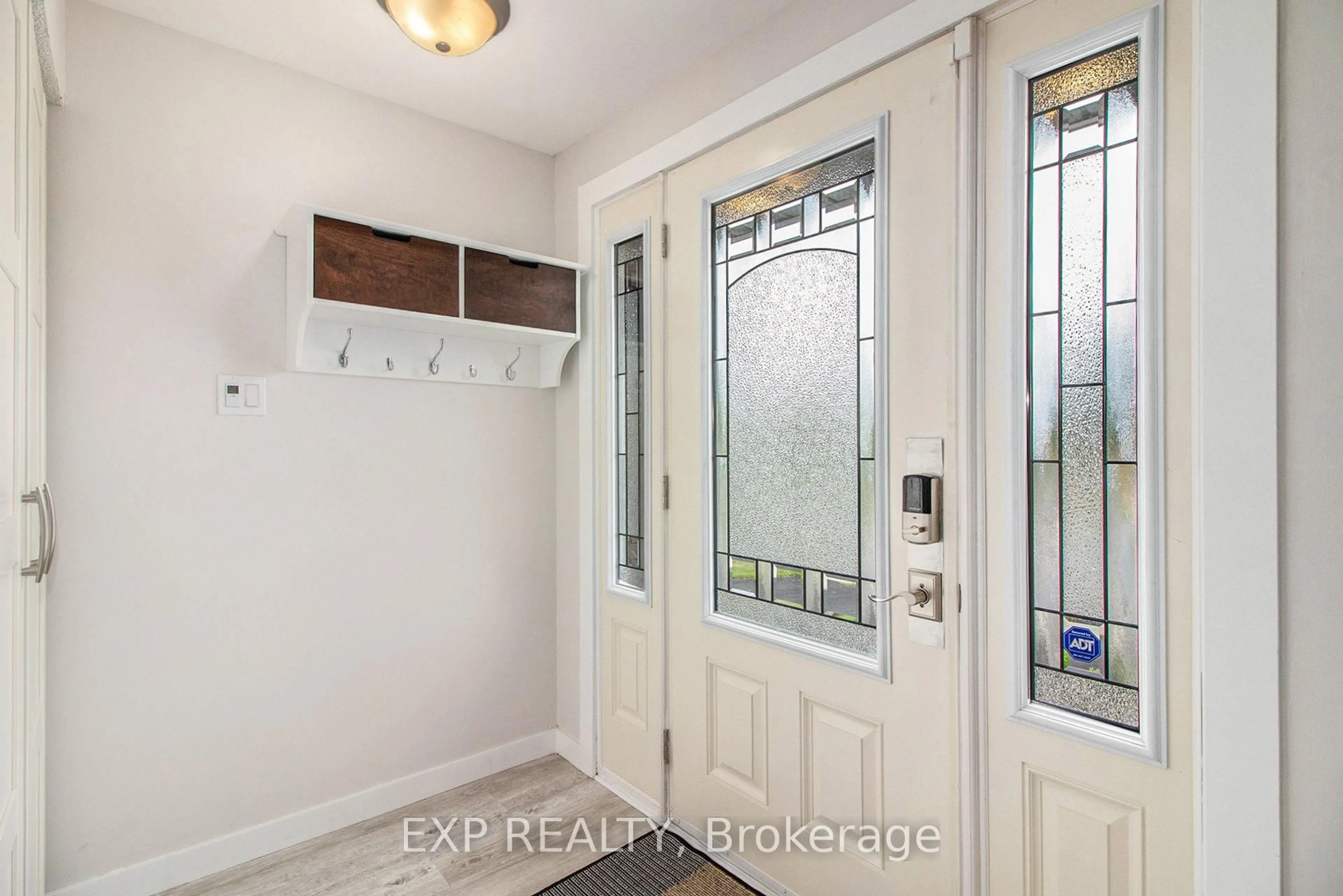 Indoor entryway for 406 WOODFIELD Dr, Ottawa Ontario K2G 3W9