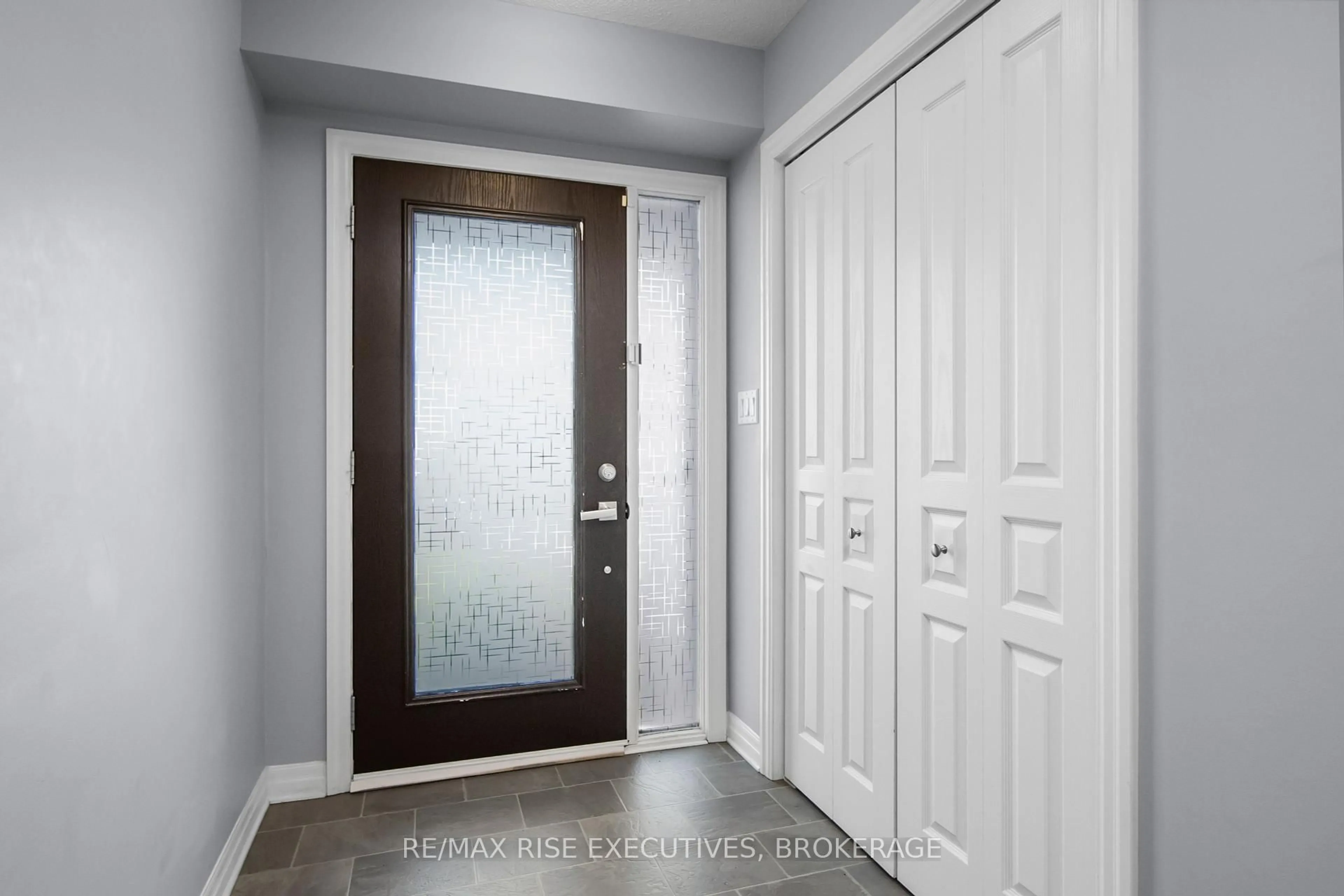 Indoor entryway for 1369 TREMONT Dr, Kingston Ontario K7P 0M6