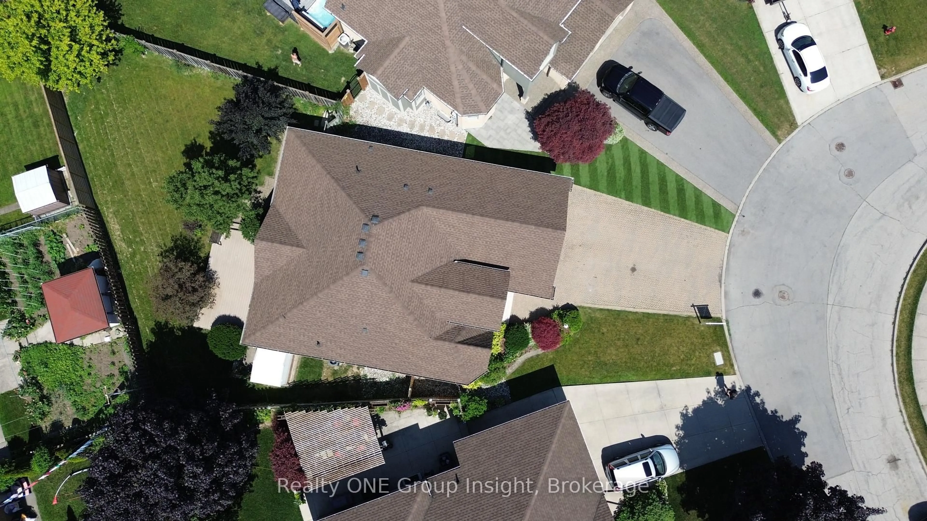 A pic from outside/outdoor area/front of a property/back of a property/a pic from drone, street for 66 Chelmsford Pl, Hamilton Ontario L8H 7T3