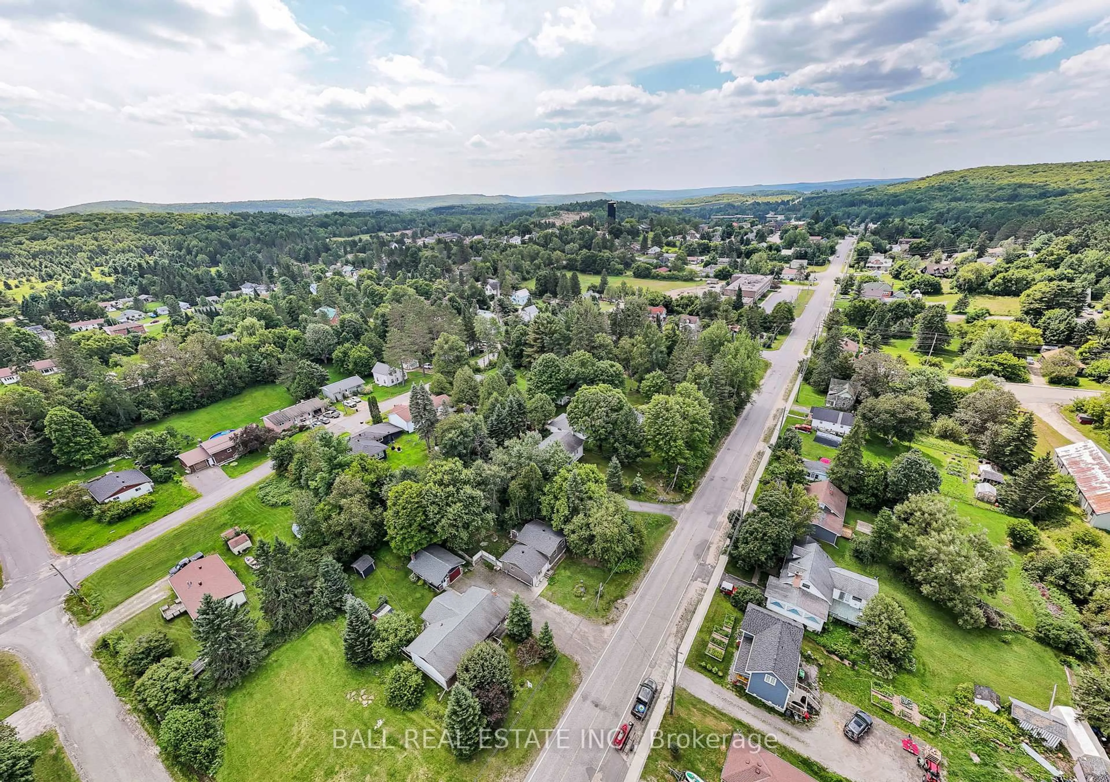 A pic from outside/outdoor area/front of a property/back of a property/a pic from drone, unknown for 230 Yonge St, Burk's Falls Ontario P0A 1C0