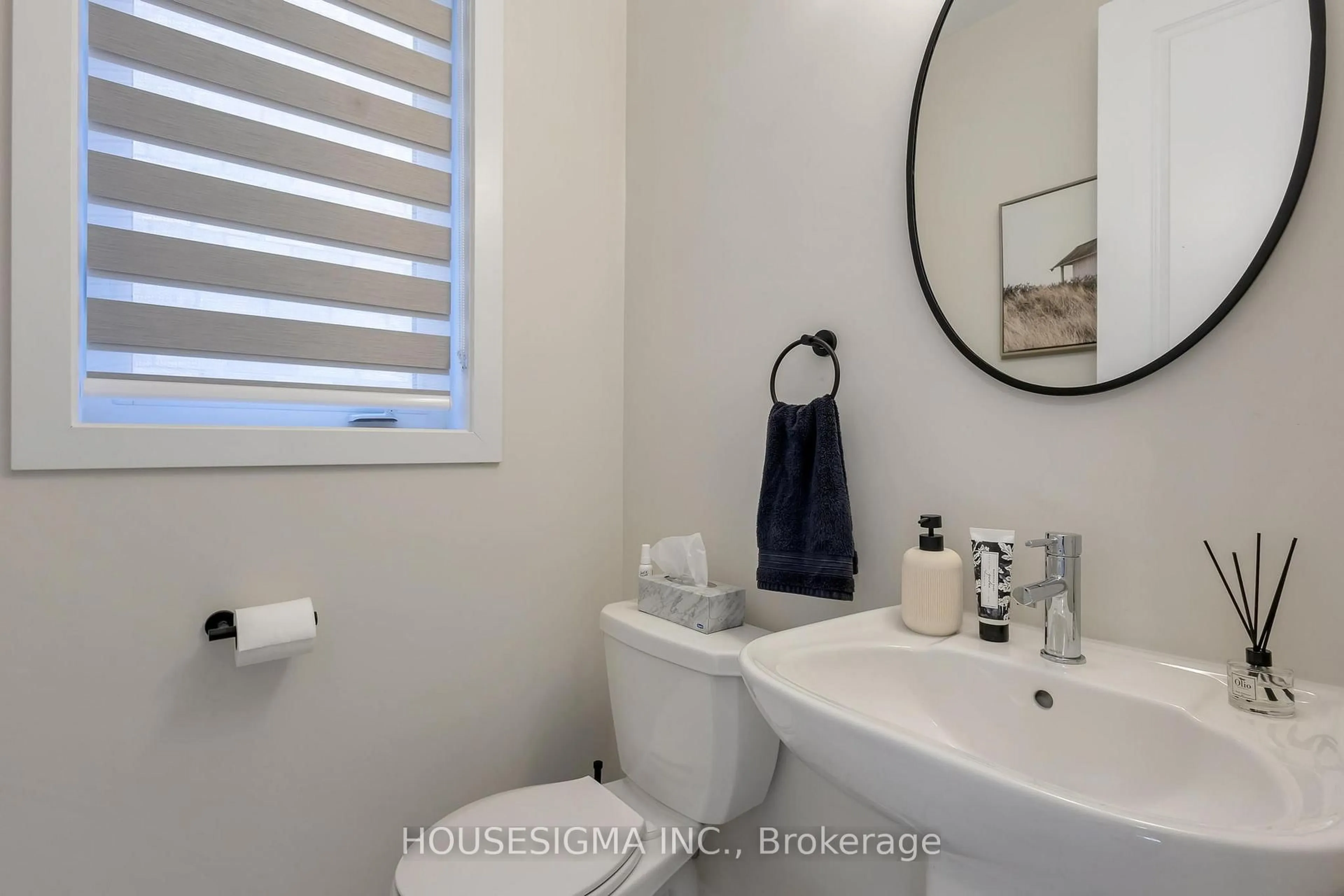 Contemporary bathroom, ceramic/tile floor for 6 Sundin Dr, Haldimand Ontario N3W 0H1