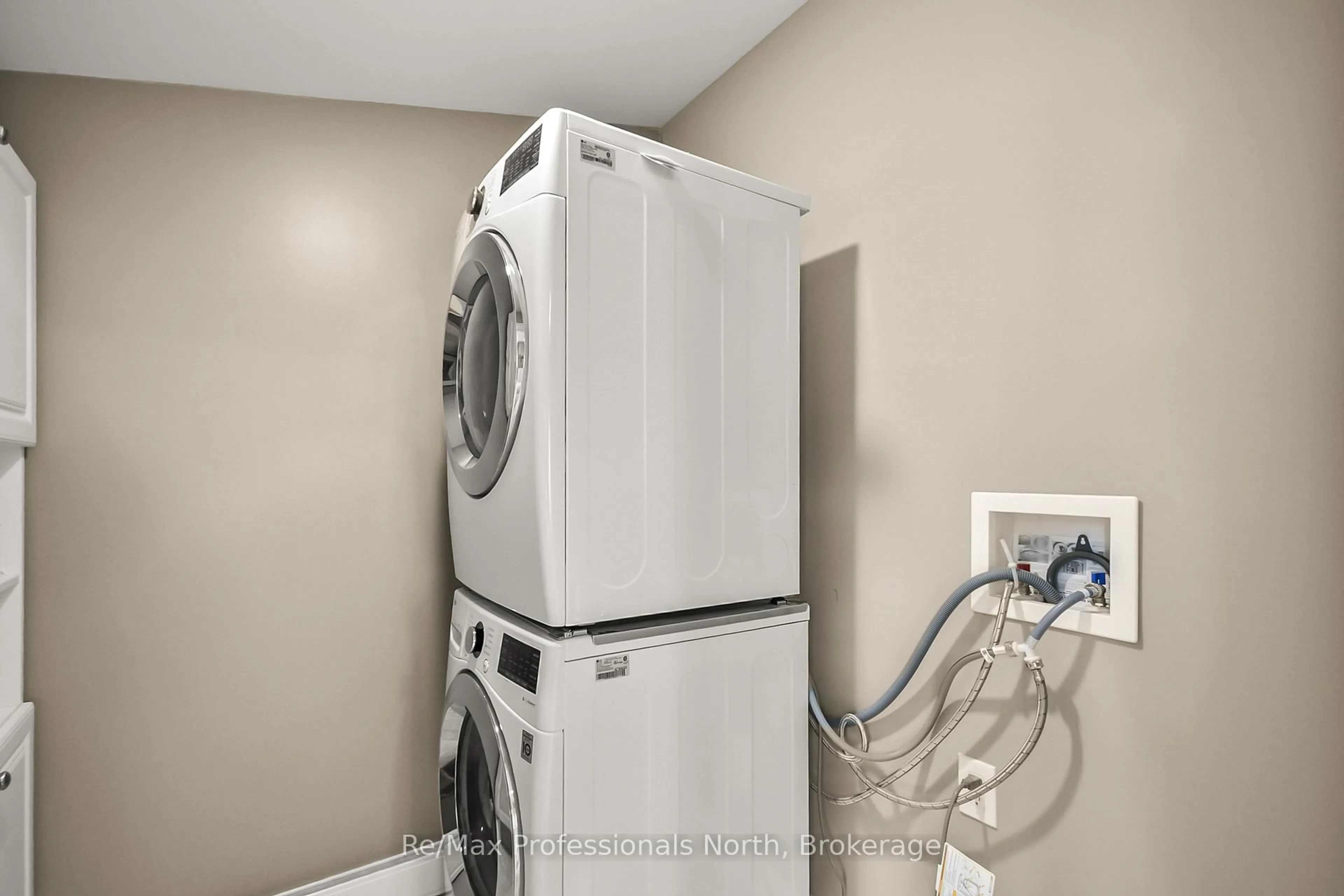 Laundry room for 450 Mary St, Gravenhurst Ontario P1P 1G1