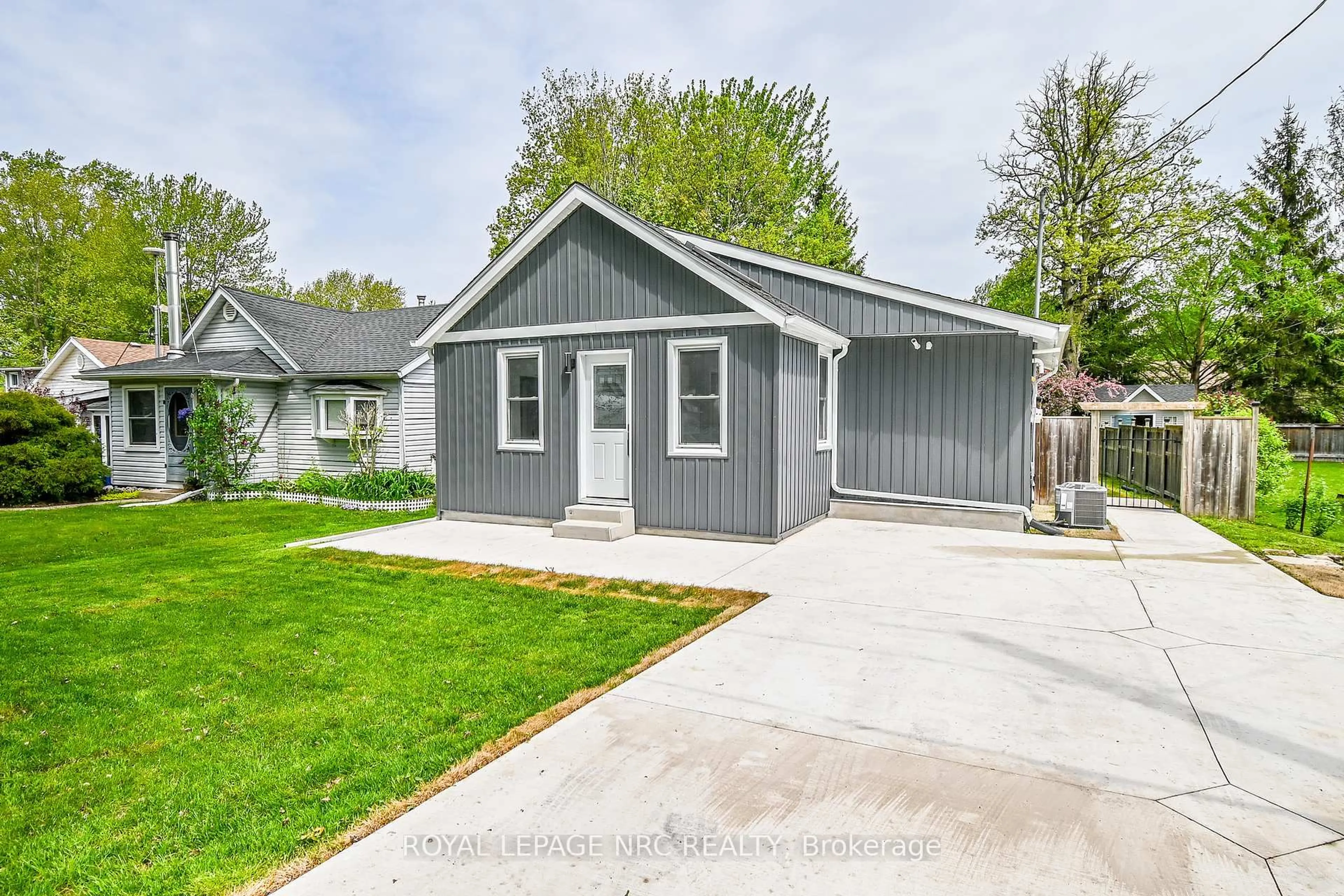 Home with vinyl exterior material, street for 10556 Woodland Dr, Wainfleet Ontario L3K 5V4