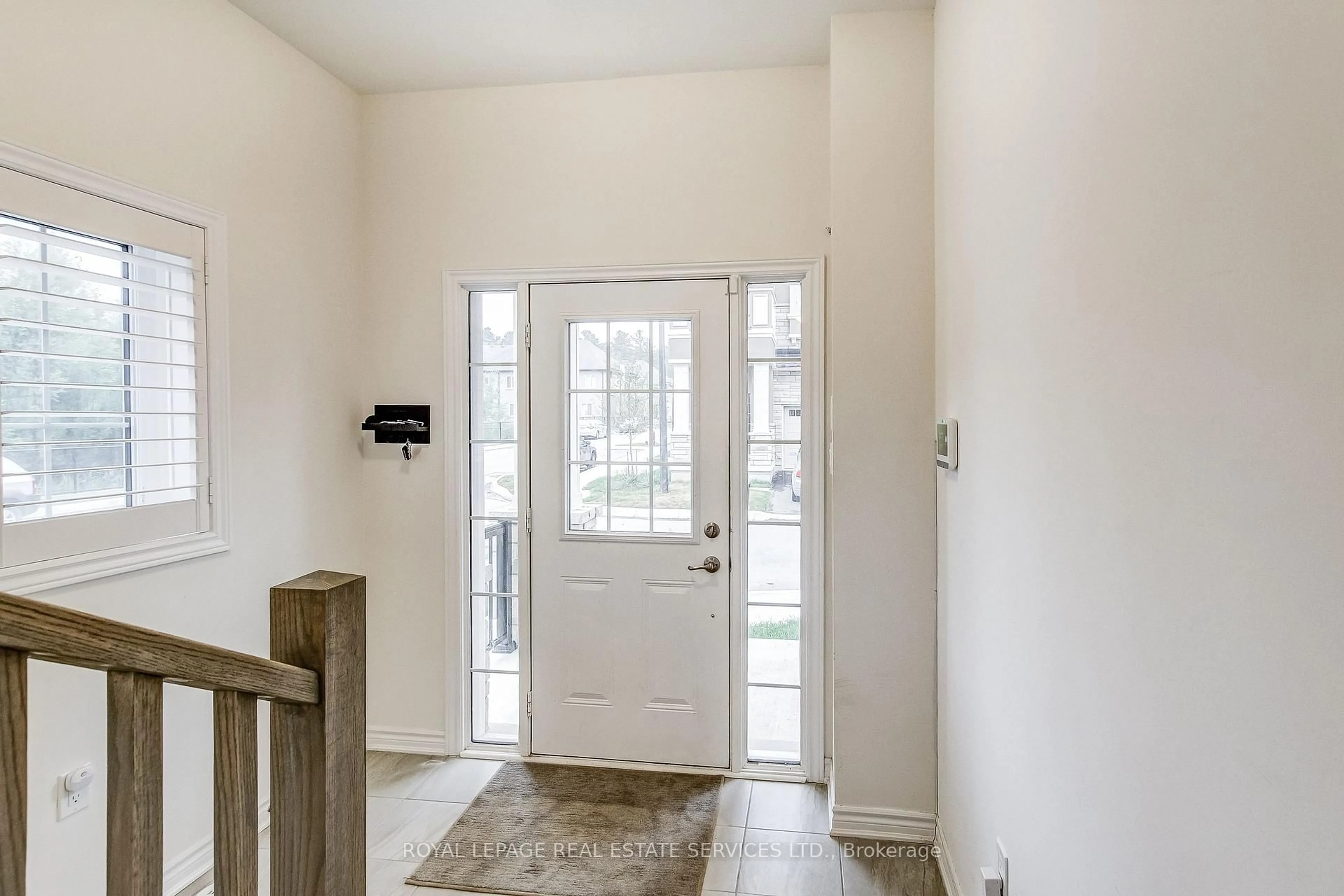 Indoor entryway for 305 Garner Rd #14, Hamilton Ontario L9G 3K9