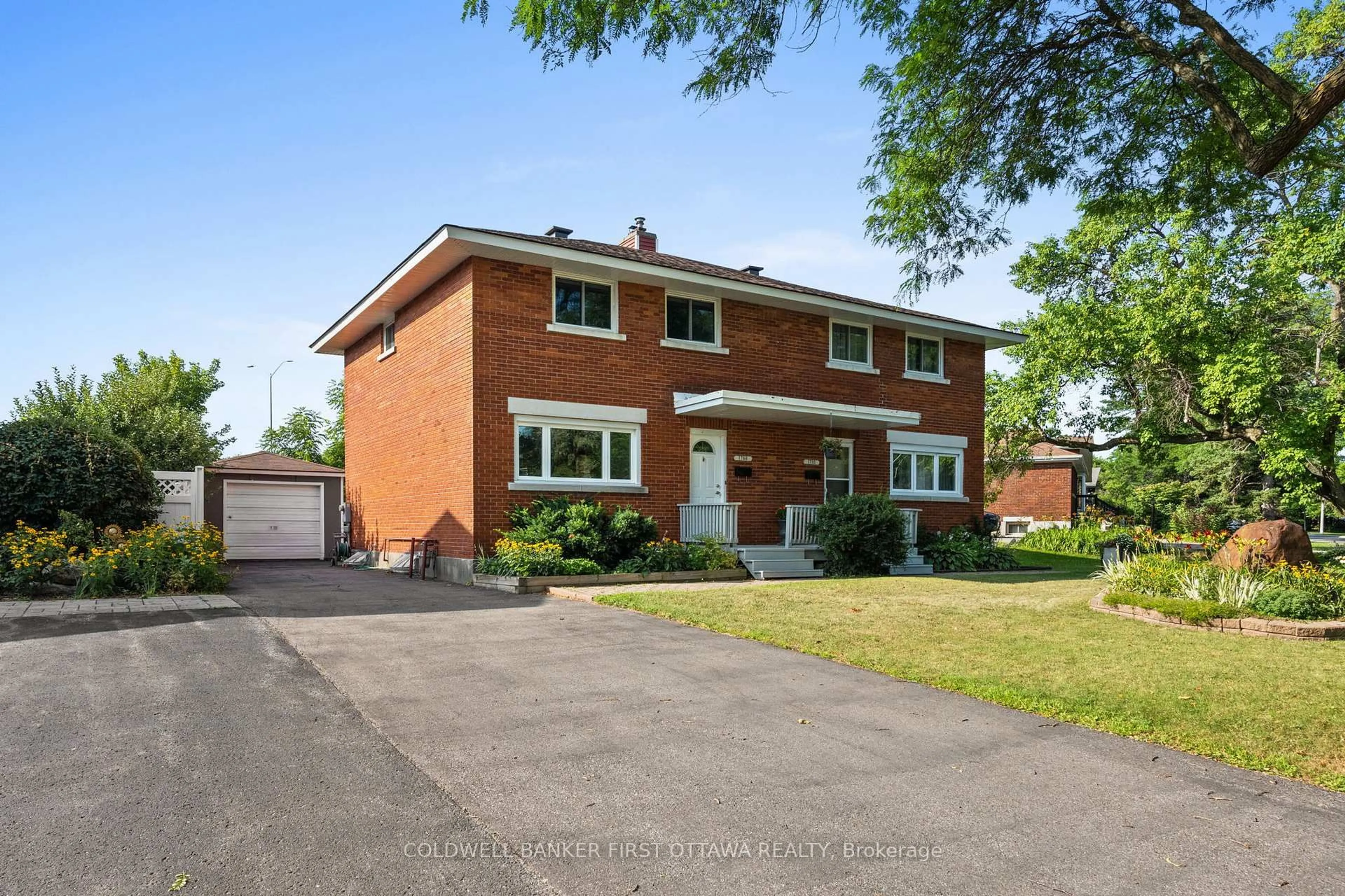 A pic from outside/outdoor area/front of a property/back of a property/a pic from drone, street for 1788 ERNEST Ave, Ottawa Ontario K2A 1M1