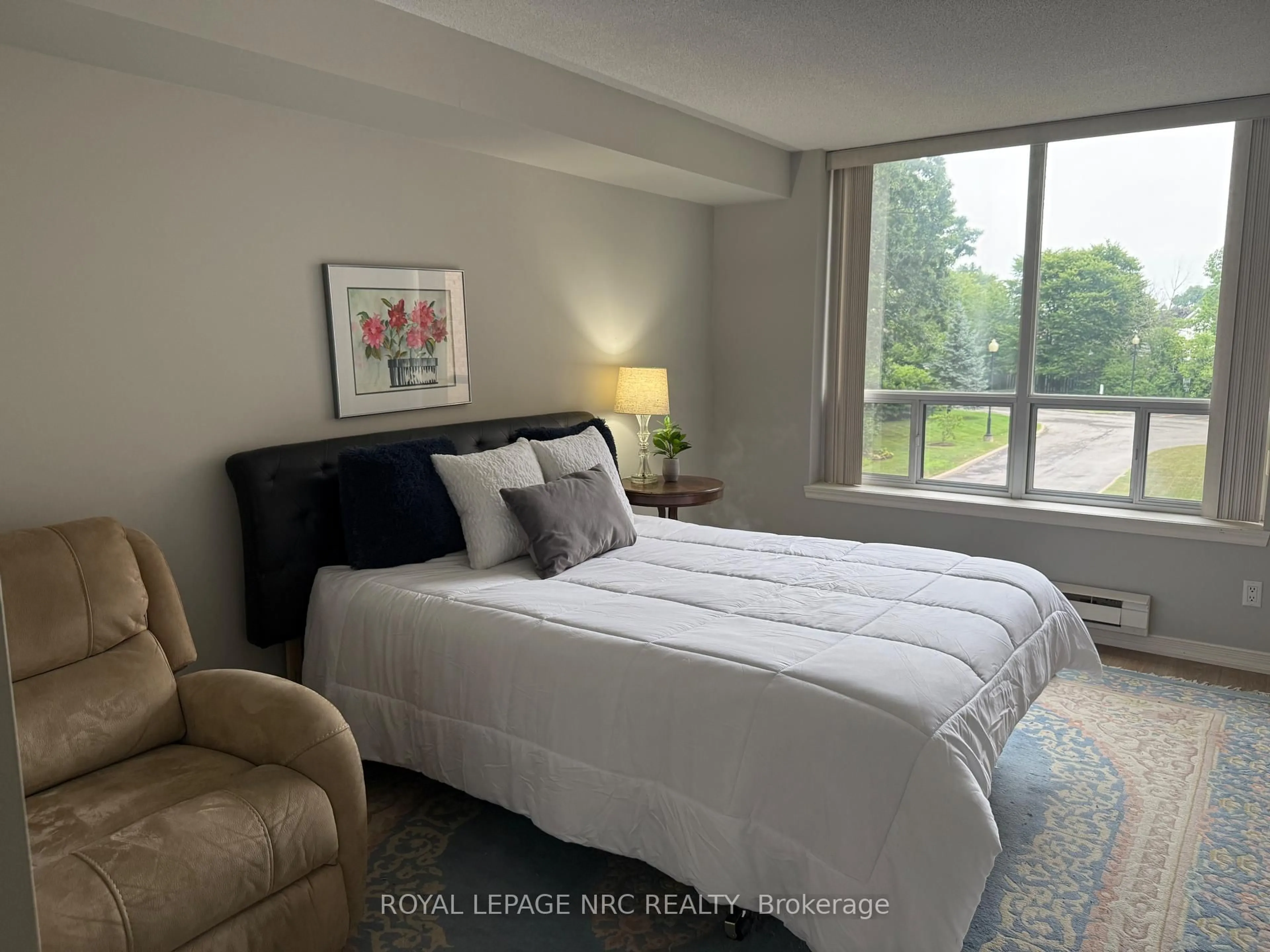 A pic of a room for 8111 Forest Glen Dr #203, Niagara Falls Ontario L2H 2Y7