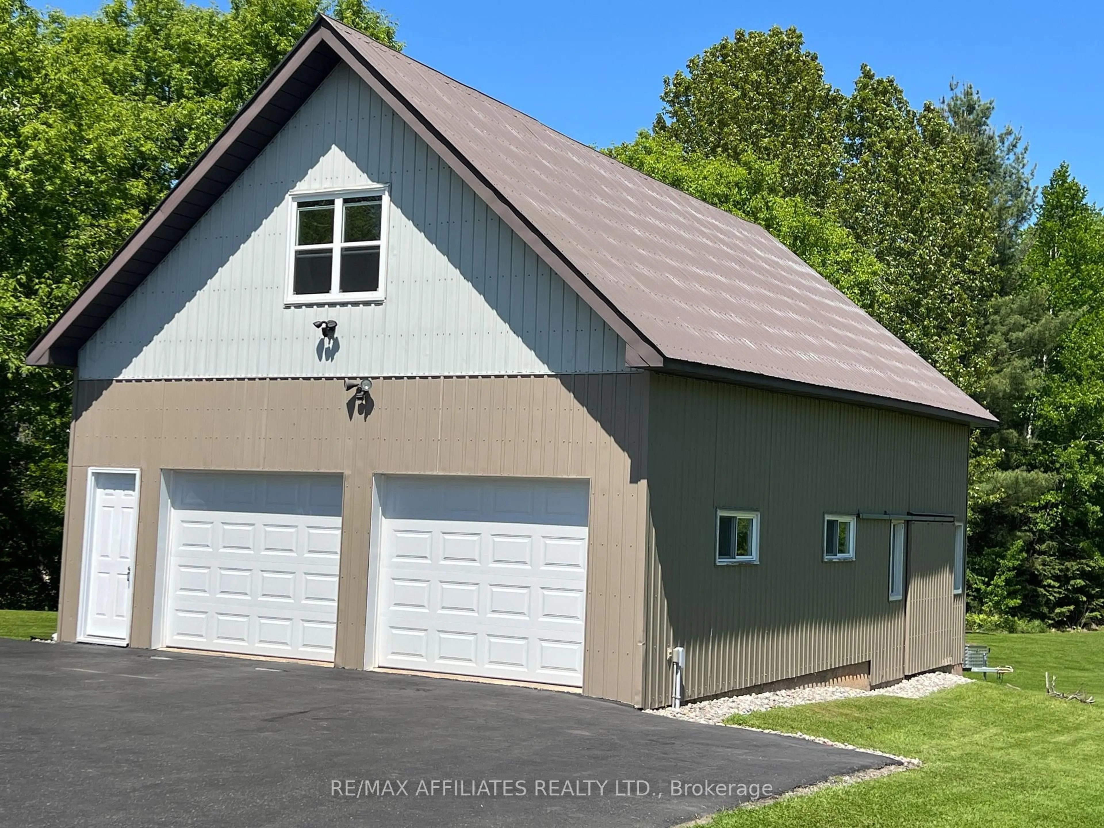 Indoor garage for 157 PERTH St, Rideau Lakes Ontario K0G 1E0