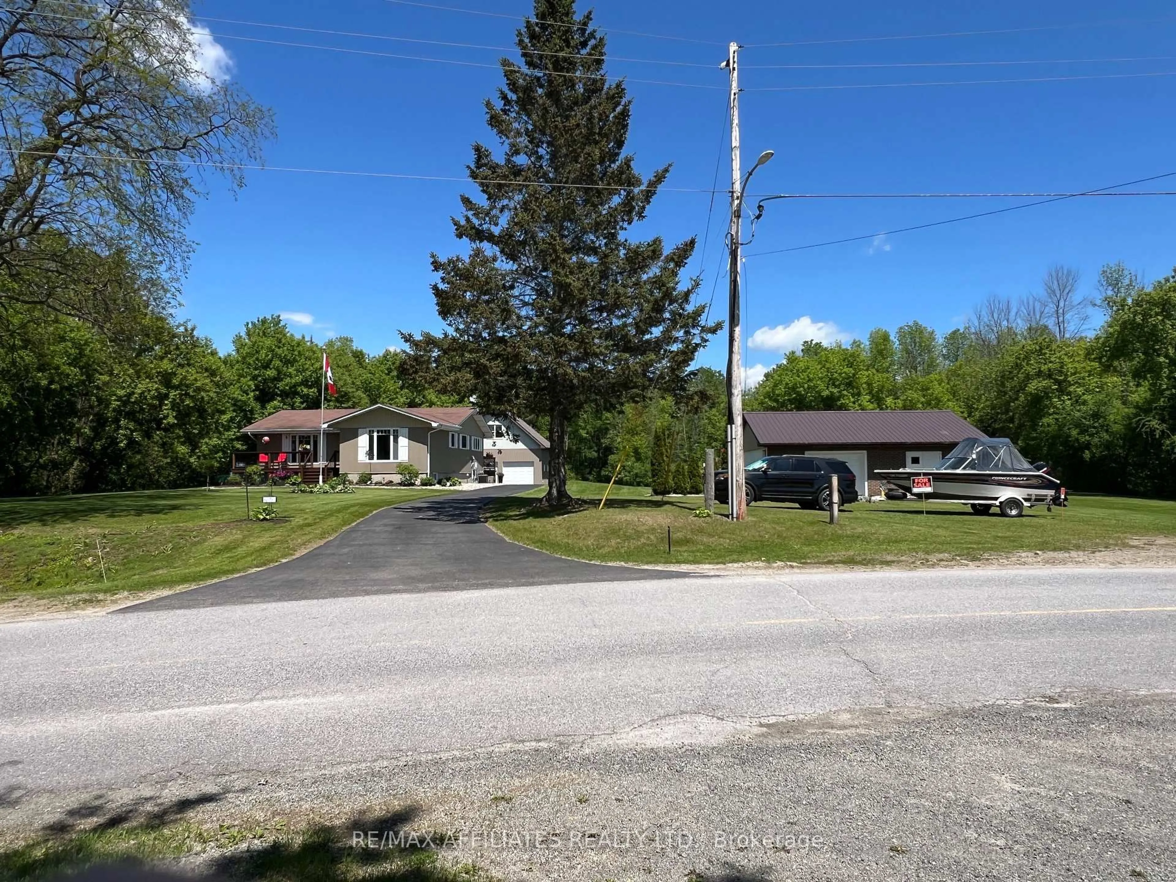 A pic from outside/outdoor area/front of a property/back of a property/a pic from drone, street for 157 PERTH St, Rideau Lakes Ontario K0G 1E0