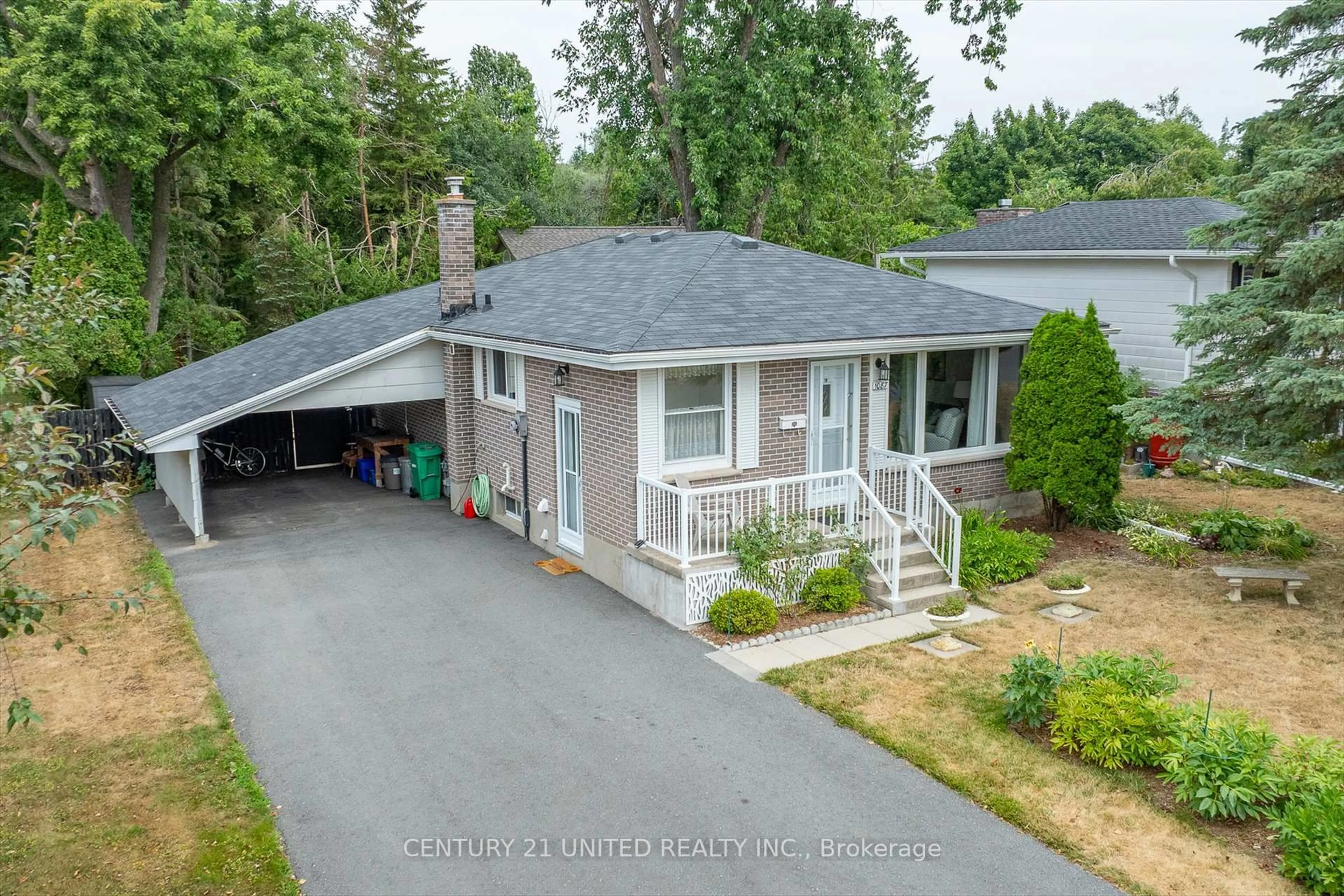 A pic from outside/outdoor area/front of a property/back of a property/a pic from drone, street for 1087 Barnardo Ave, Peterborough North Ontario K9H 5W9