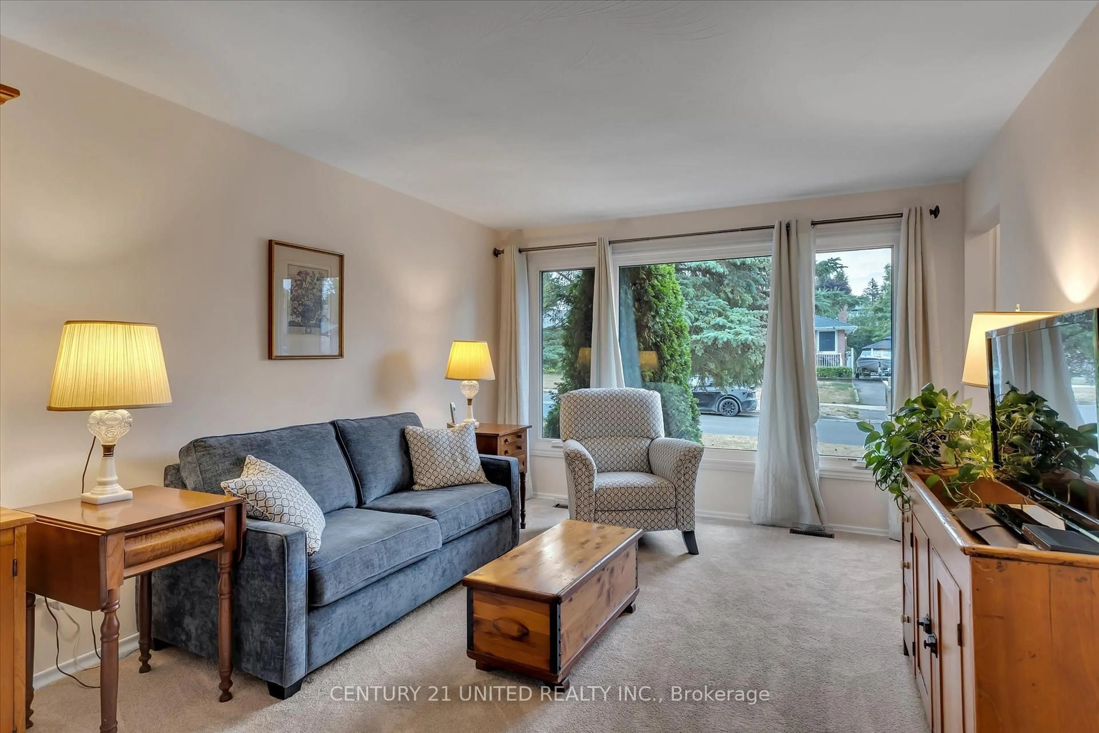 Living room with furniture, unknown for 1087 Barnardo Ave, Peterborough North Ontario K9H 5W9
