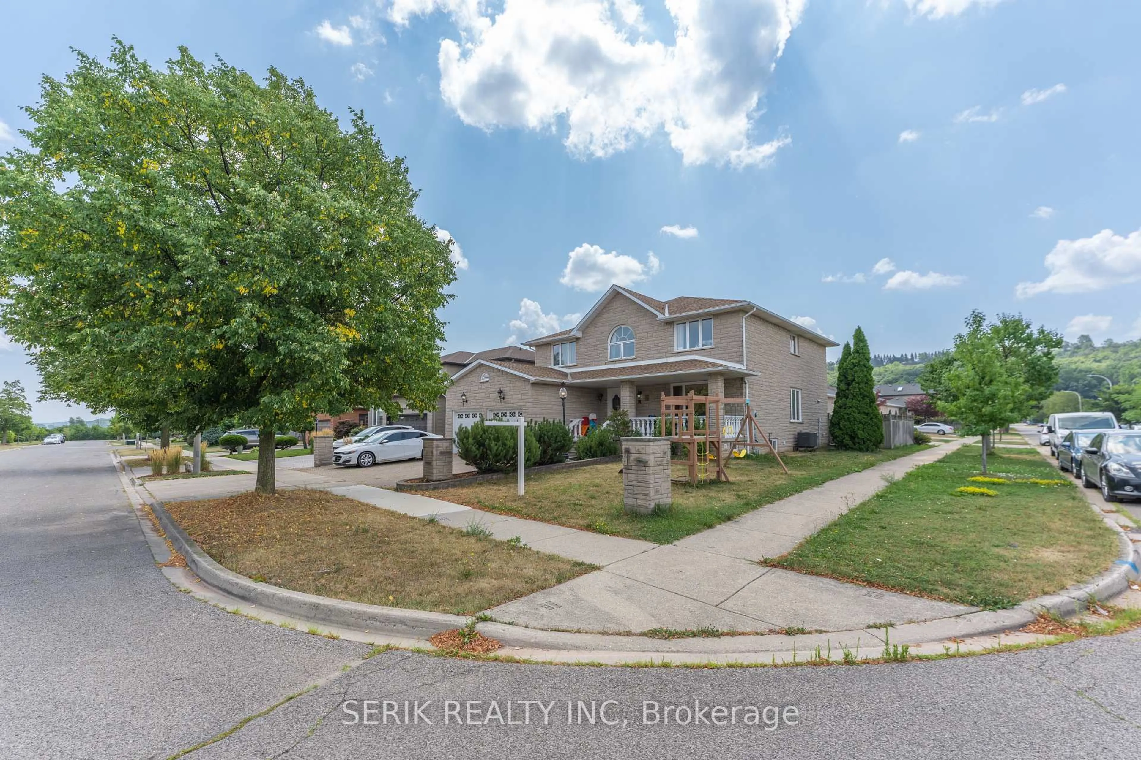 A pic from outside/outdoor area/front of a property/back of a property/a pic from drone, street for 2 Glencrest Ave, Hamilton Ontario L8G 4Y9
