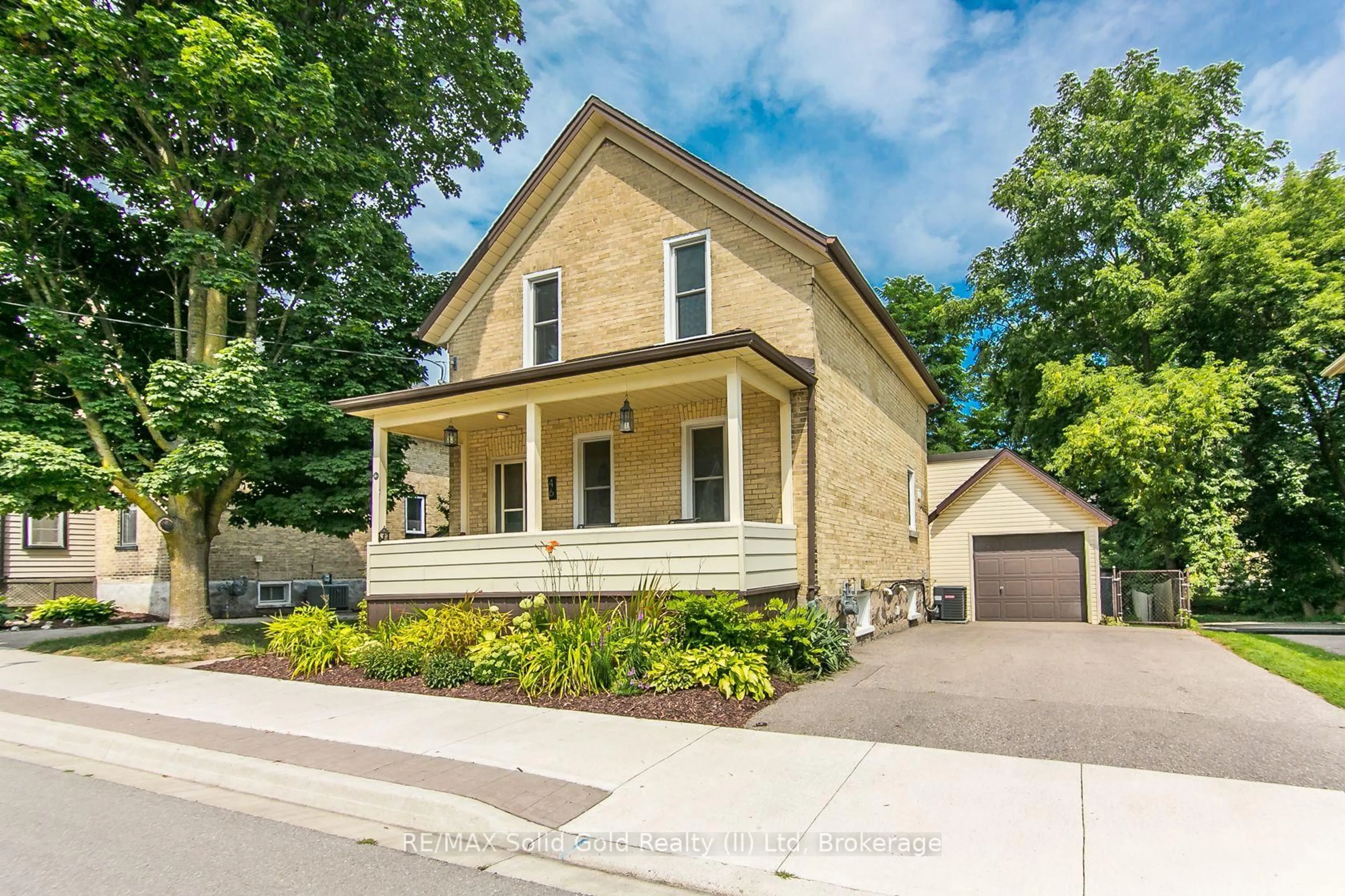 Home with vinyl exterior material, street for 46 Young St, Waterloo Ontario N2J 2L5