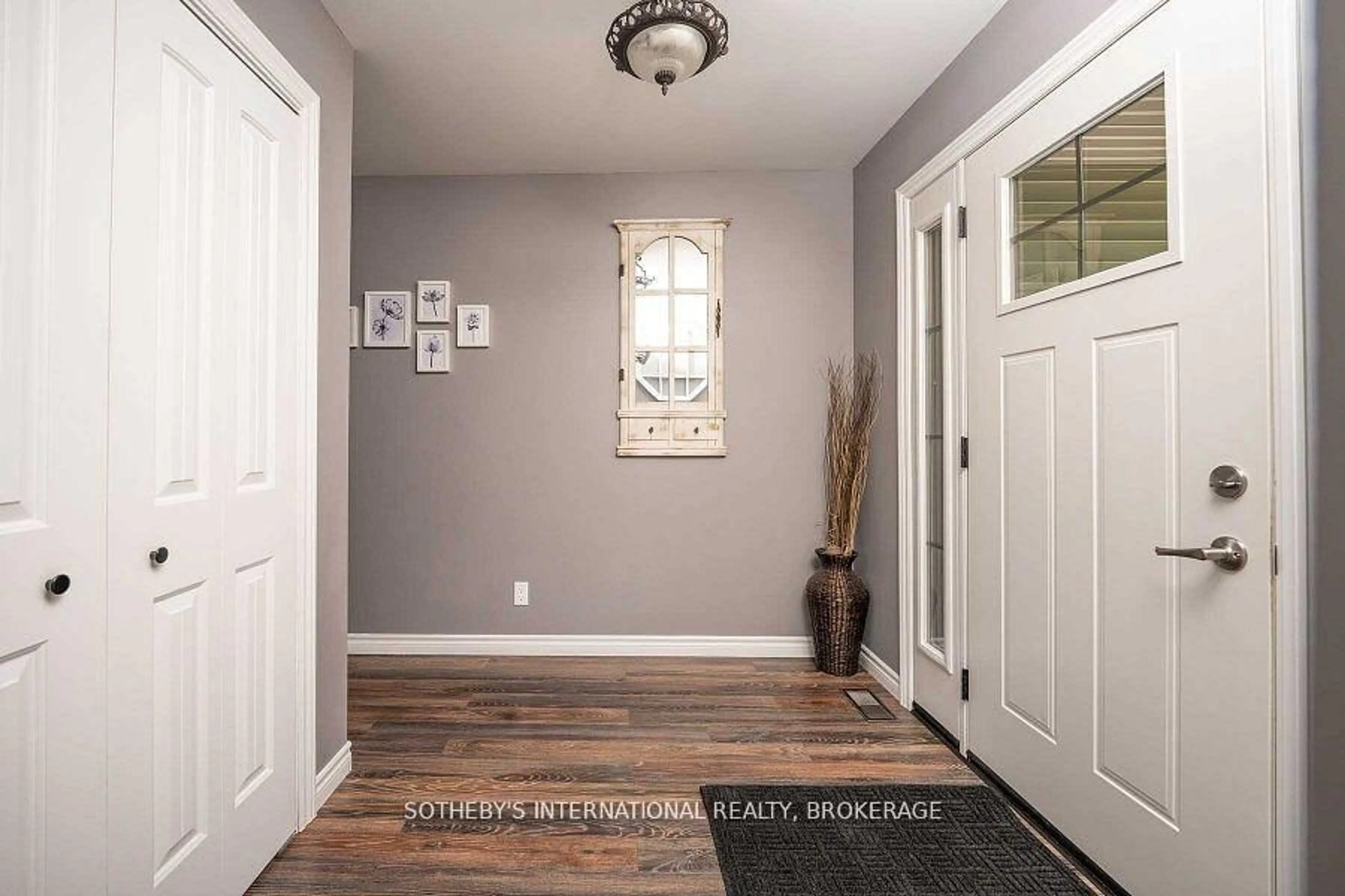 Indoor entryway for 917 Wainfleet Dunnville Townline Rd, Wainfleet Ontario N0A 1K0