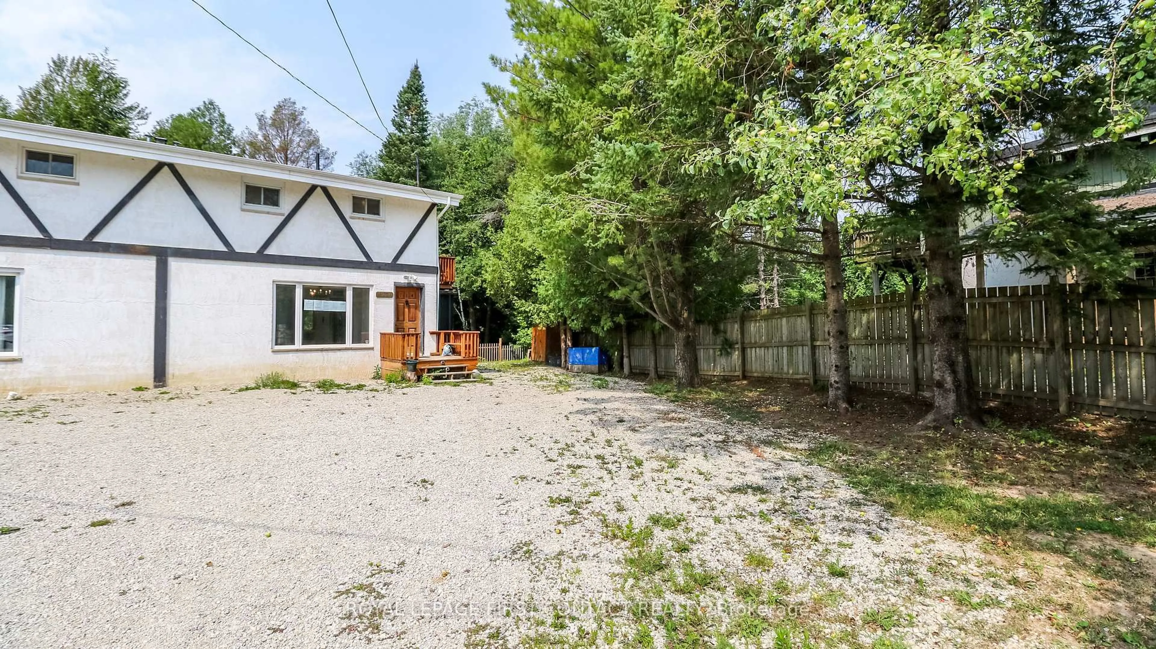 A pic from outside/outdoor area/front of a property/back of a property/a pic from drone, street for 114 Birch View Tr, Blue Mountains Ontario L9Y 0M2