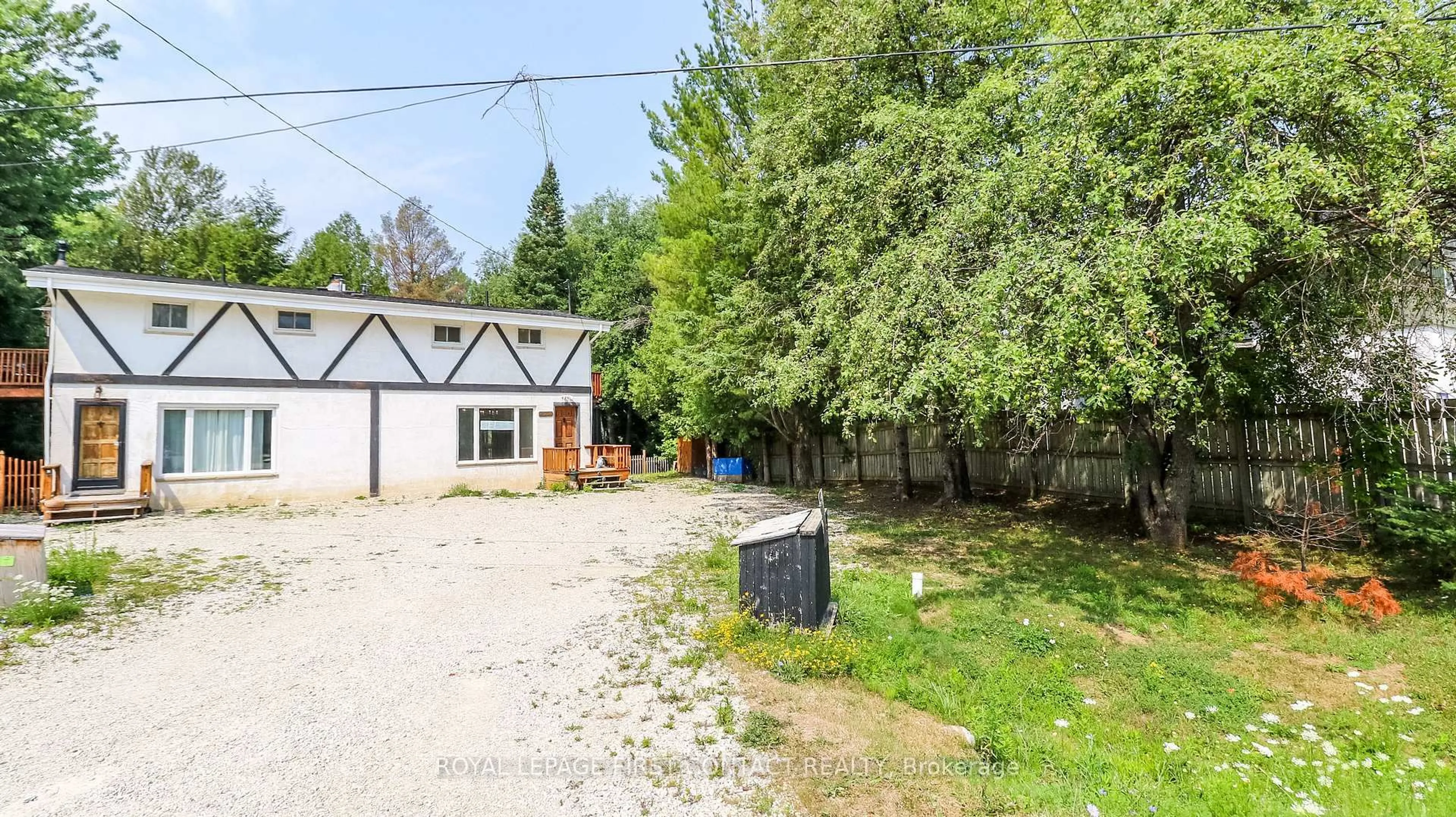 A pic from outside/outdoor area/front of a property/back of a property/a pic from drone, street for 114 Birch View Tr, Blue Mountains Ontario L9Y 0M2