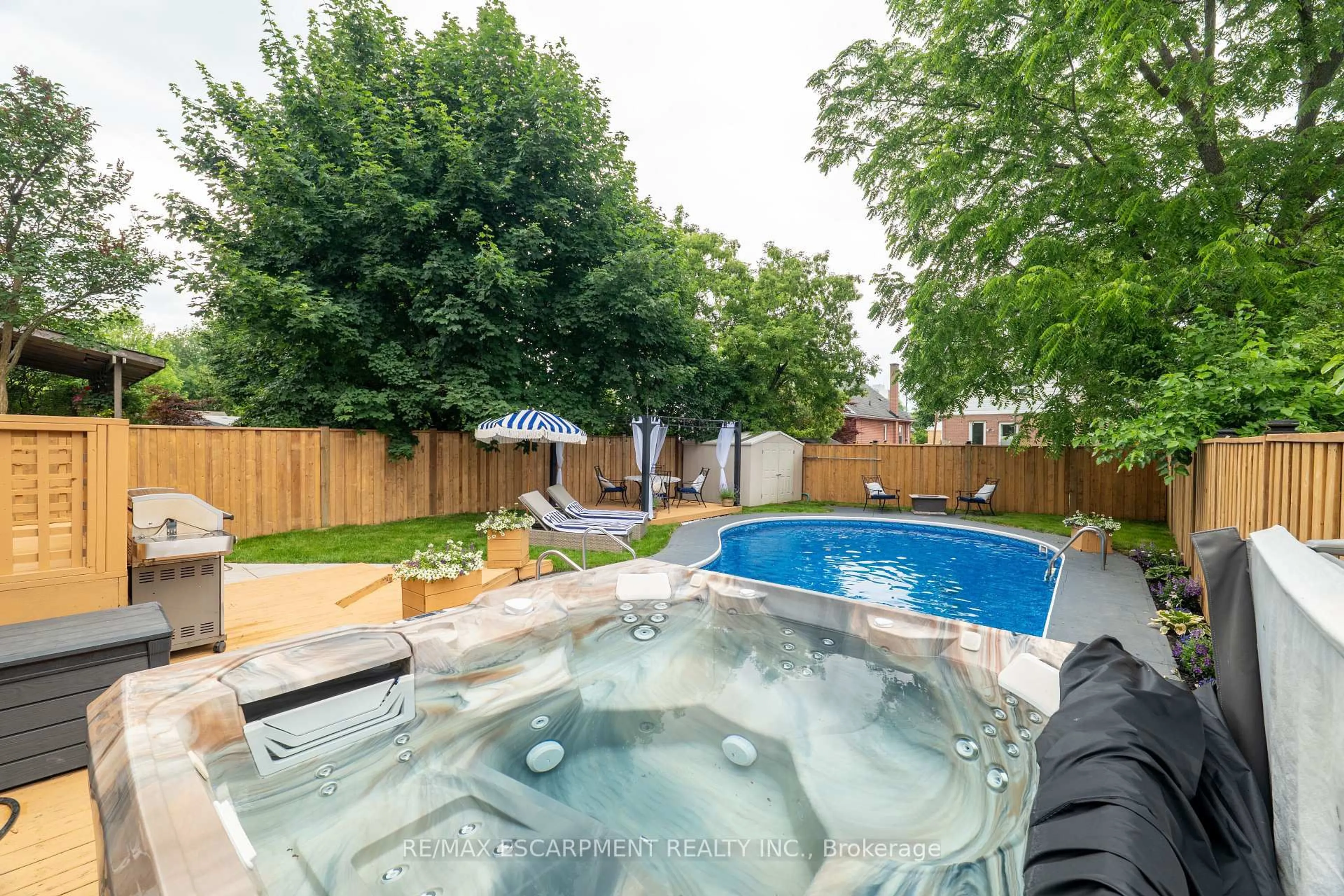 Pool for 220 Holmesdale Ave, Hamilton Ontario L8K 3M7