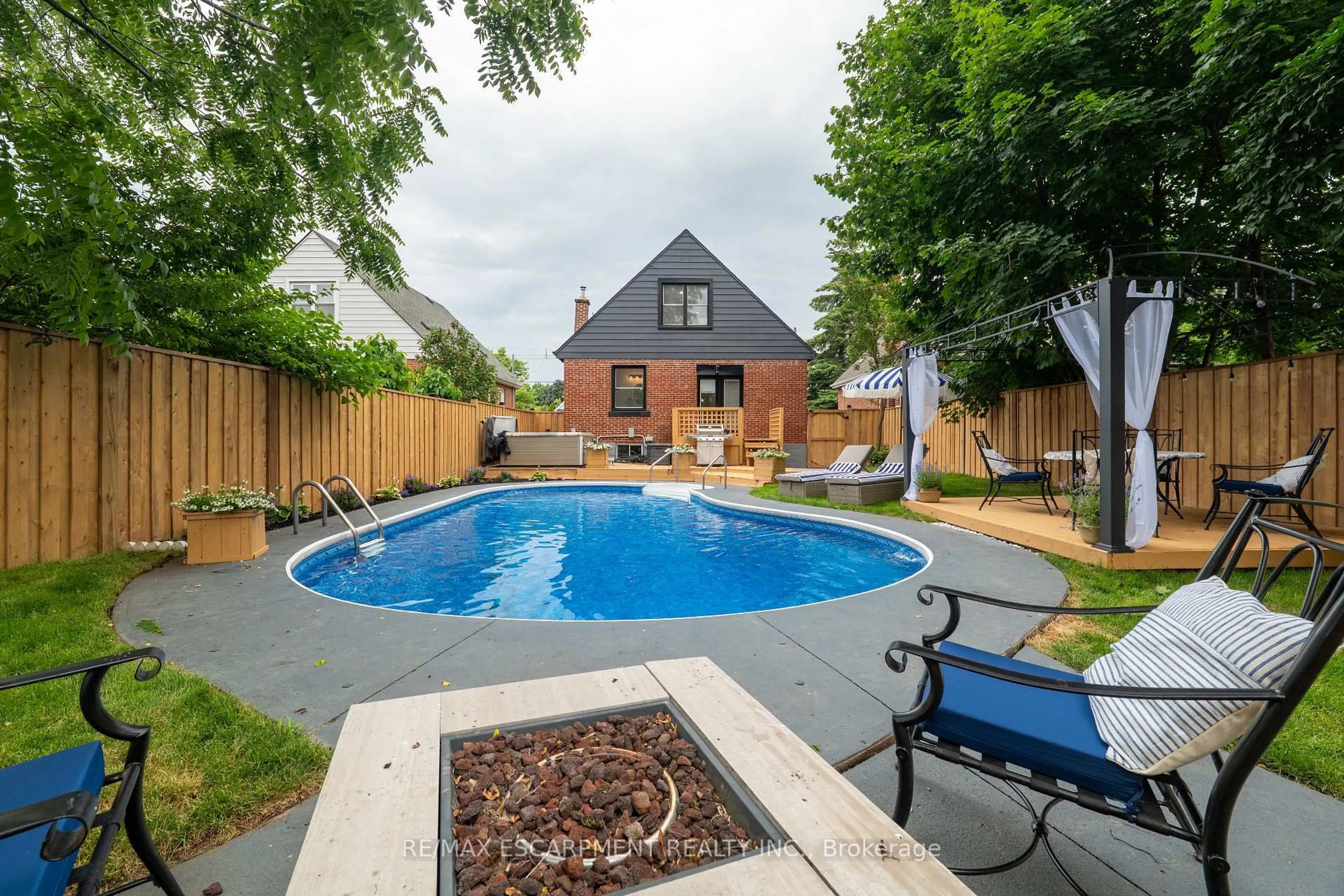 Pool for 220 Holmesdale Ave, Hamilton Ontario L8K 3M7
