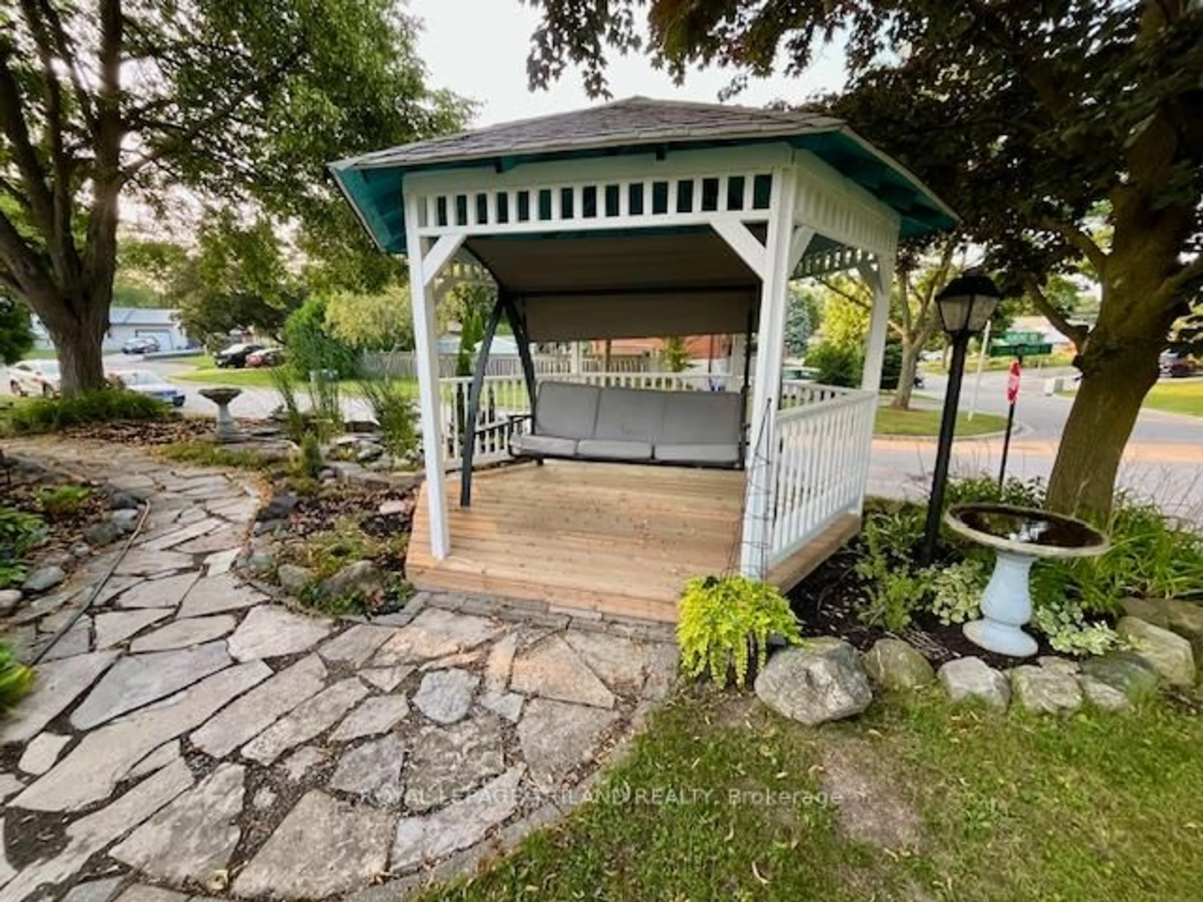 Patio, street for 65 Almond Rd, London South Ontario N5Z 4C7