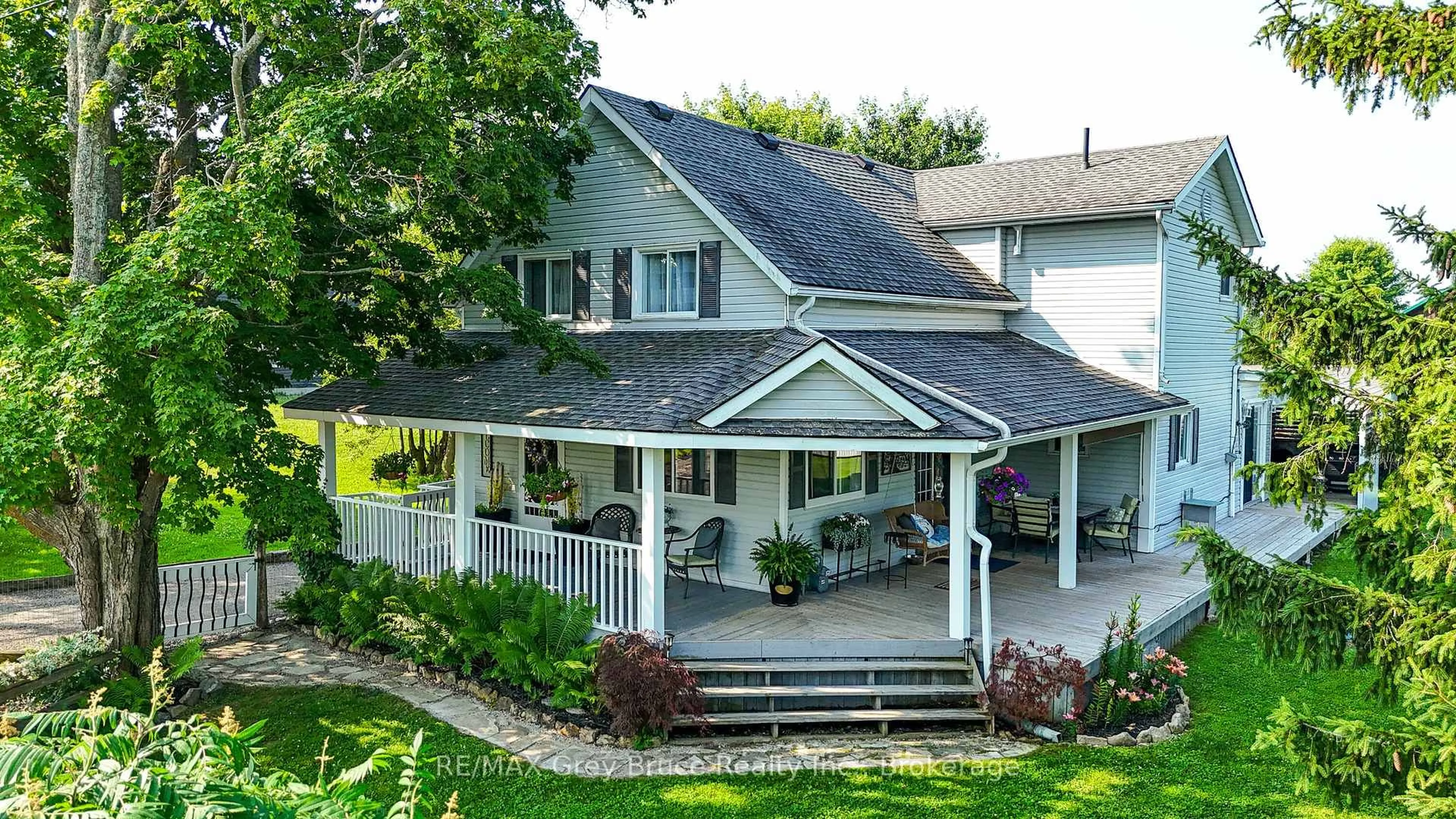 Home with vinyl exterior material, street for 120 Havelock St, Georgian Bluffs Ontario N0H 2T0