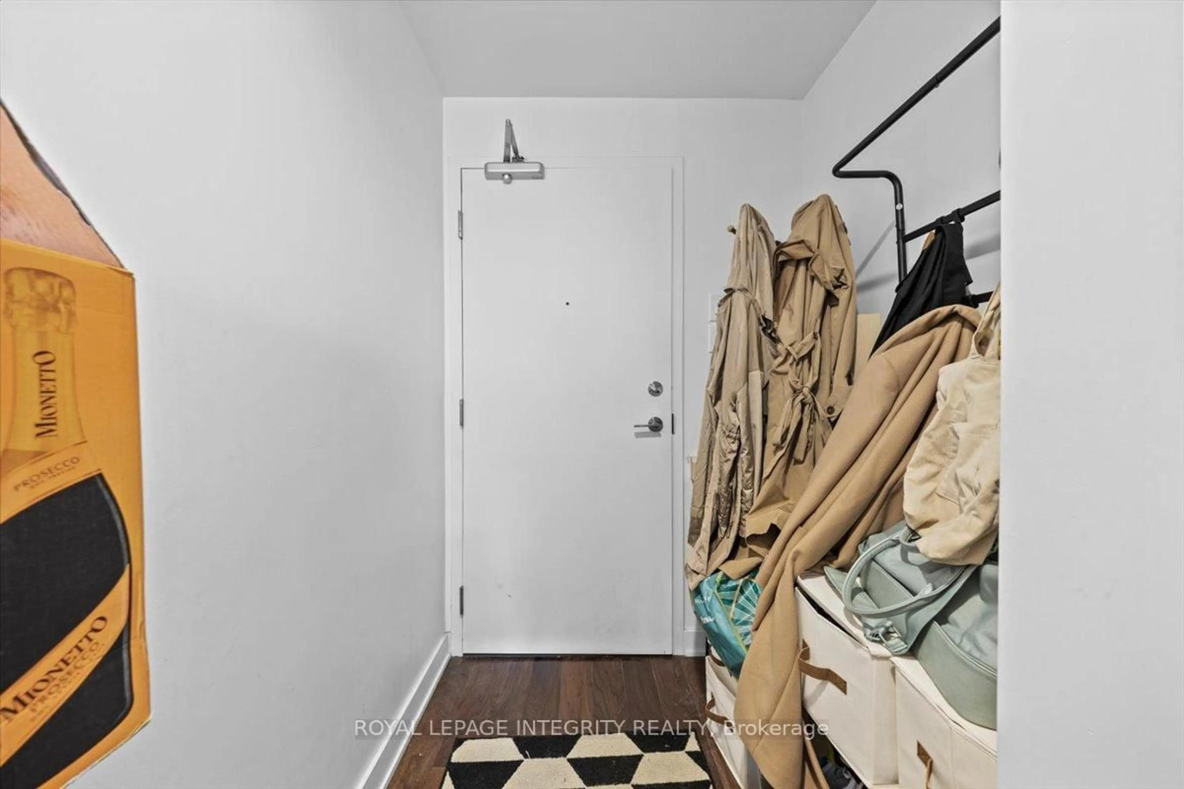 Indoor entryway for 340 Mcleod St #741, Ottawa Ontario K2P 1A4