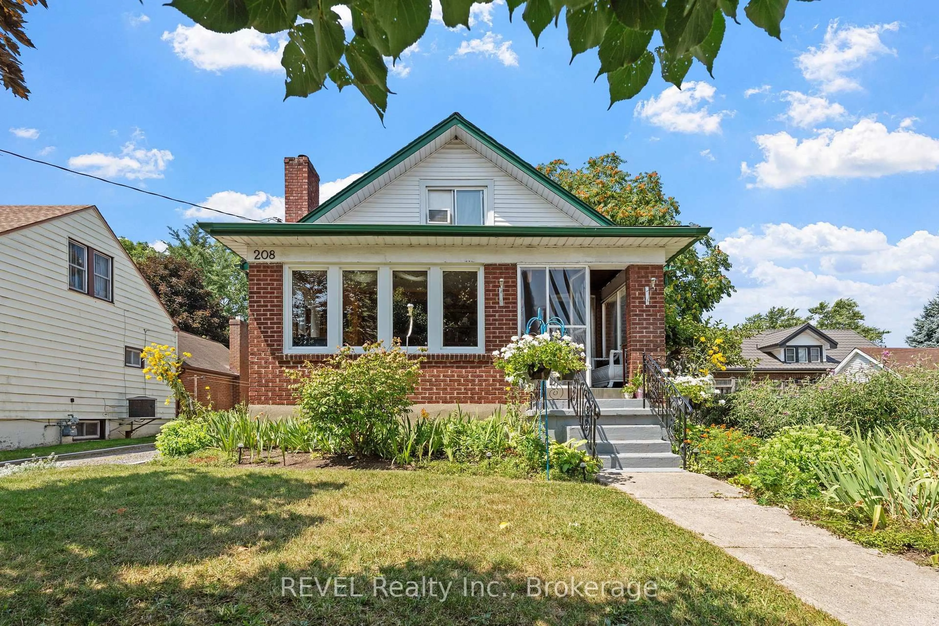 Home with brick exterior material, street for 208 NORTH St, Fort Erie Ontario L2A 3R8