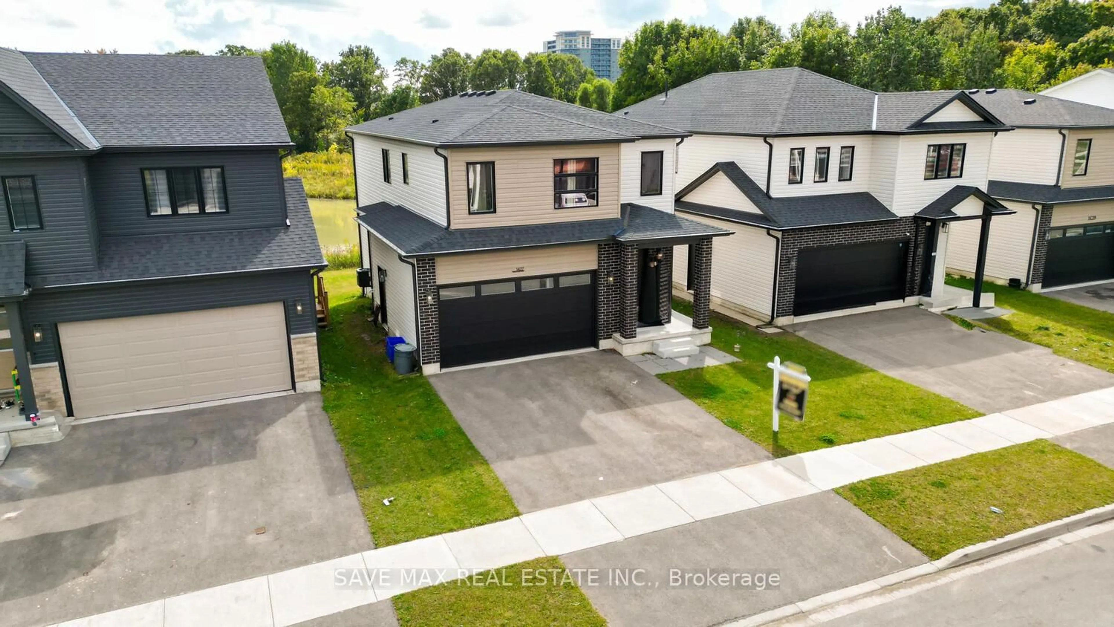A pic from outside/outdoor area/front of a property/back of a property/a pic from drone, street for 1427 TWILITE Blvd, London North Ontario N6G 3R5