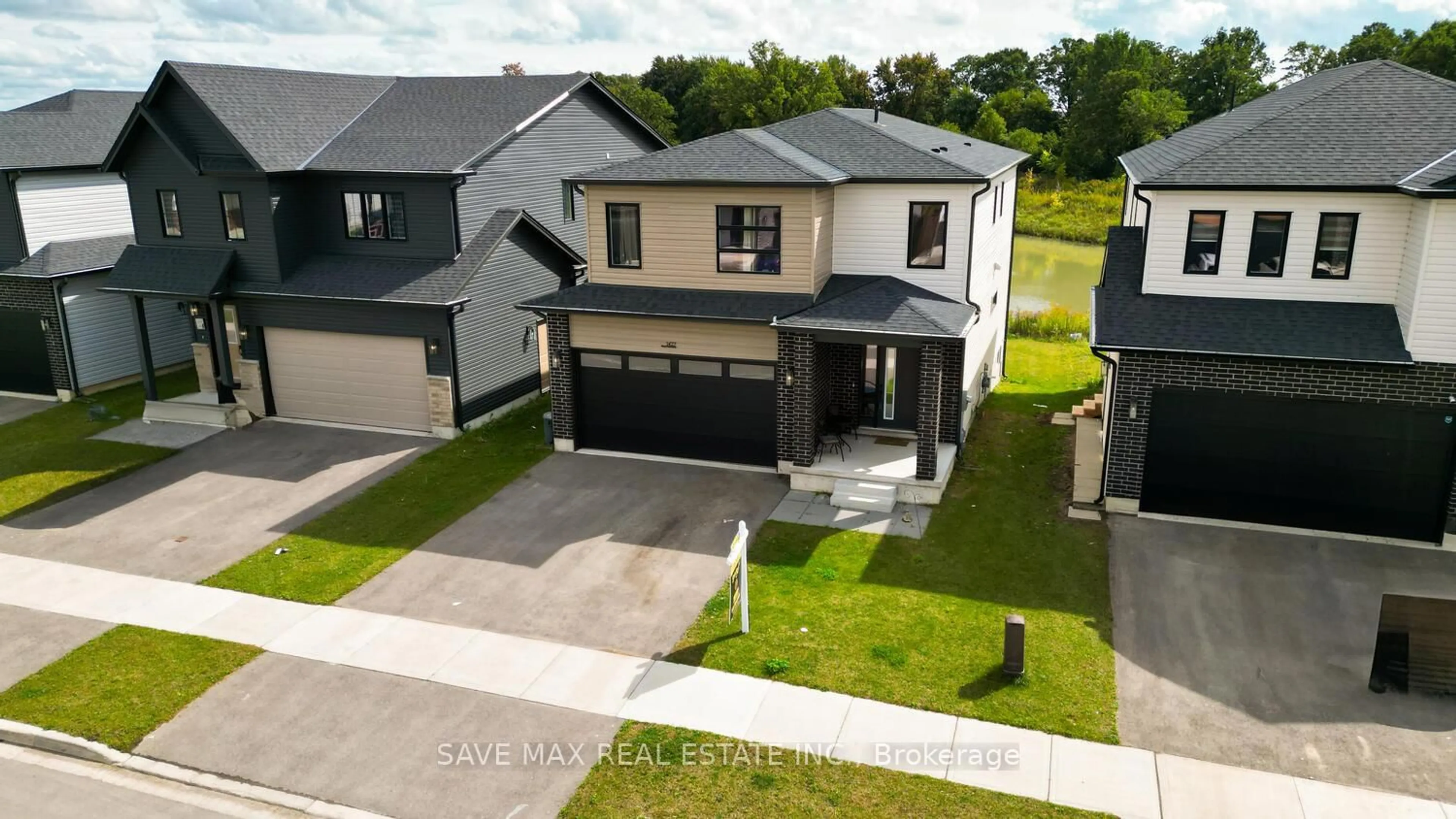 A pic from outside/outdoor area/front of a property/back of a property/a pic from drone, street for 1427 TWILITE Blvd, London North Ontario N6G 3R5
