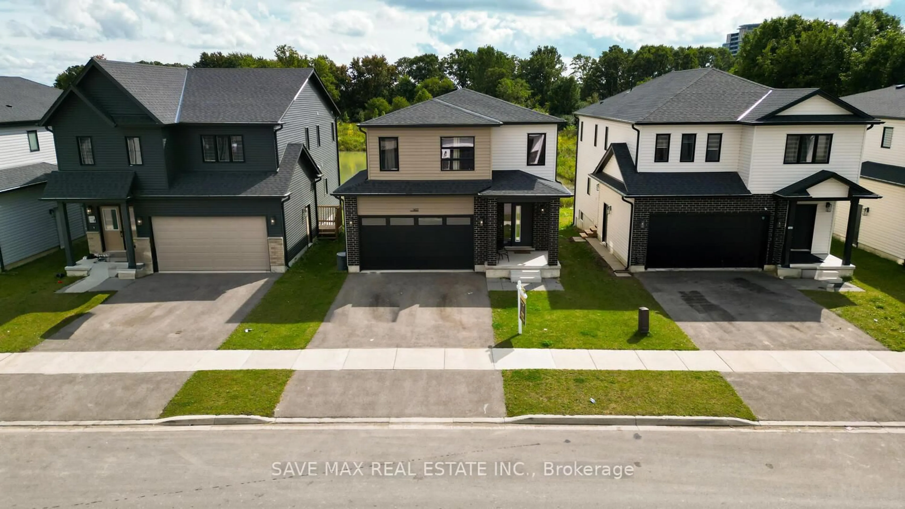 A pic from outside/outdoor area/front of a property/back of a property/a pic from drone, street for 1427 TWILITE Blvd, London North Ontario N6G 3R5