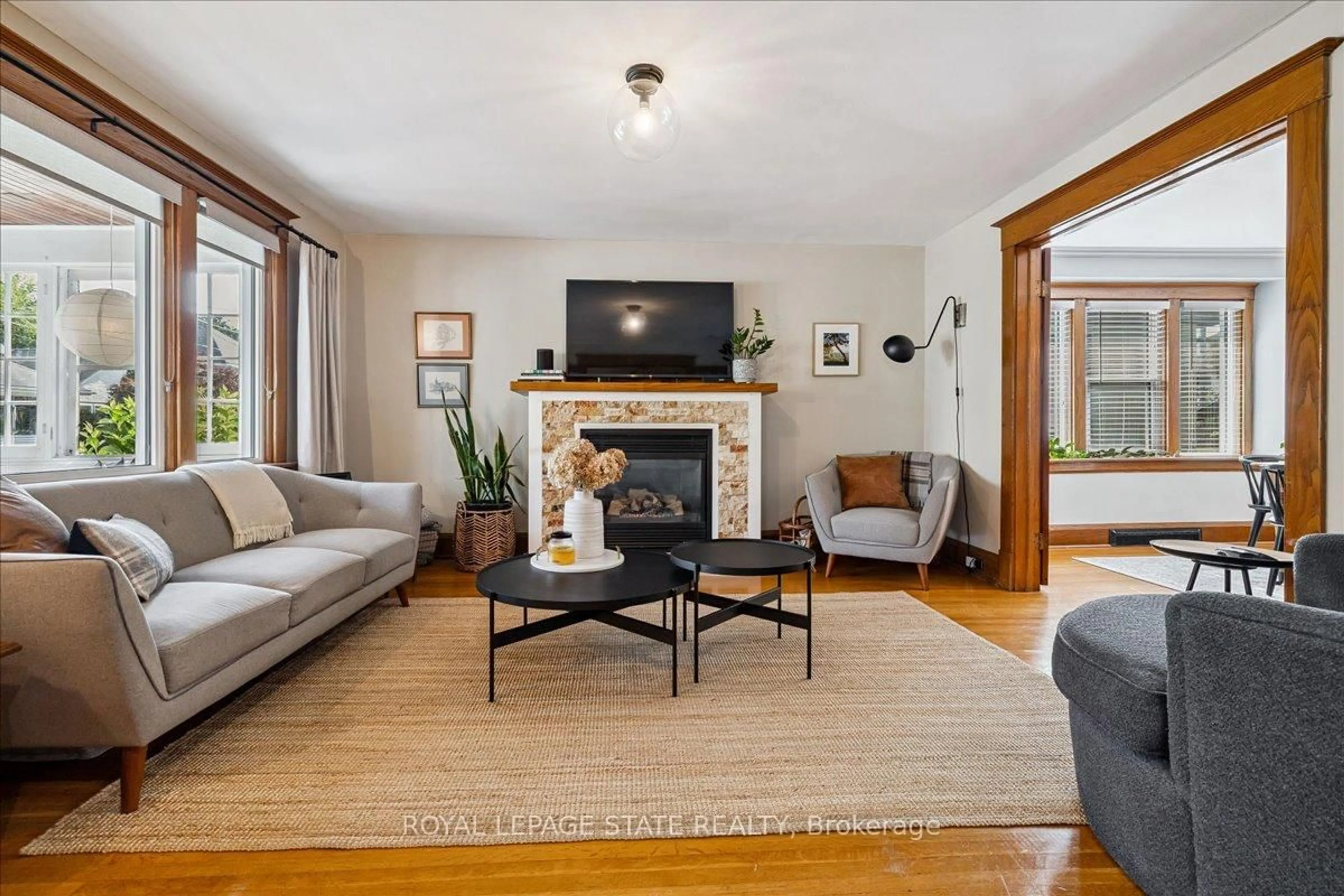 Living room with furniture, unknown for 9 Albert St, St. Catharines Ontario L2R 2G6