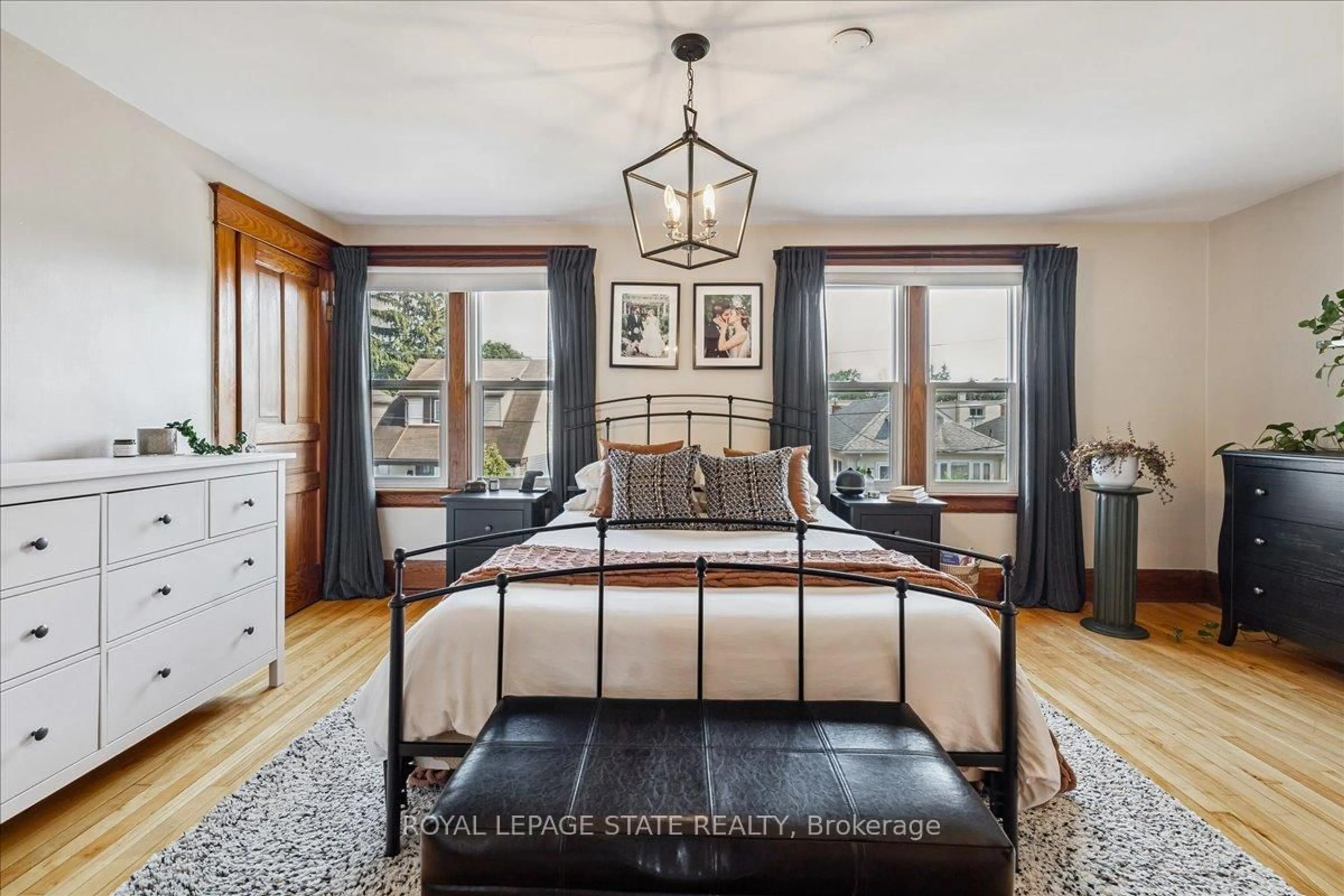 Bedroom with bed, unknown for 9 Albert St, St. Catharines Ontario L2R 2G6