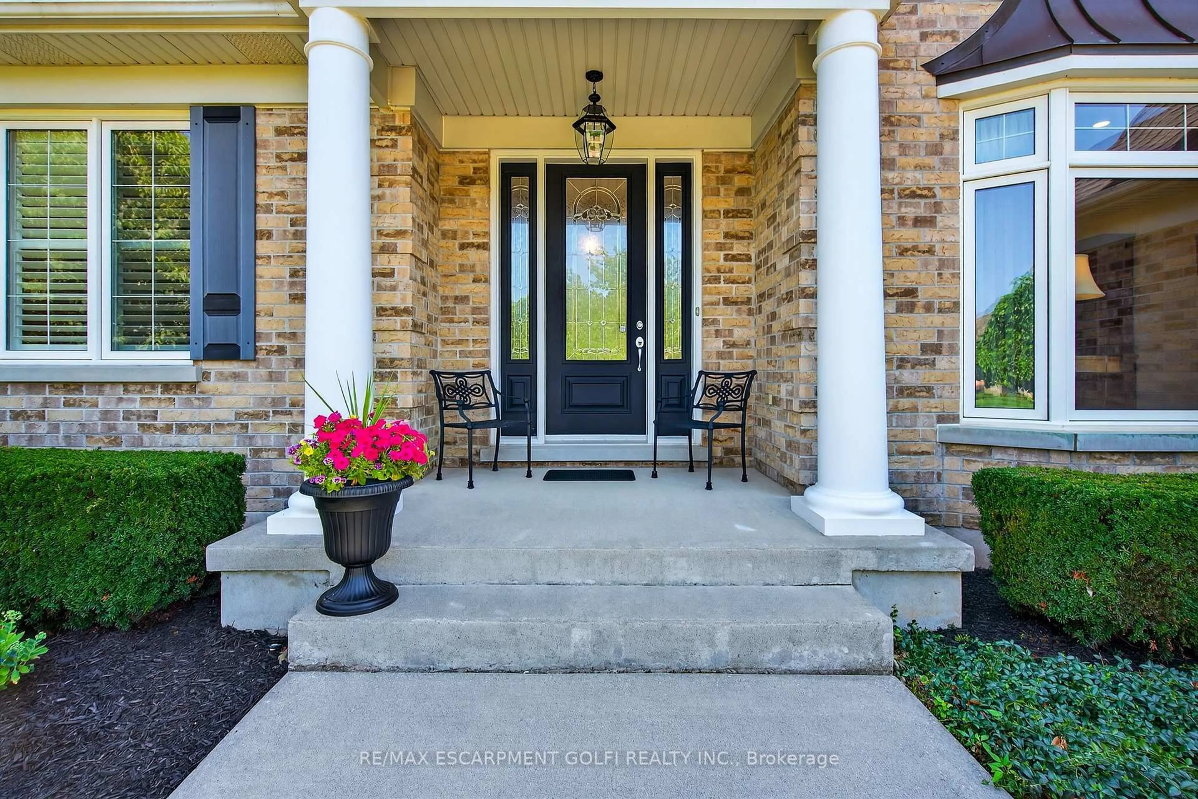 Indoor entryway for 6786 Christine Crt, Niagara Falls Ontario L2J 4L6