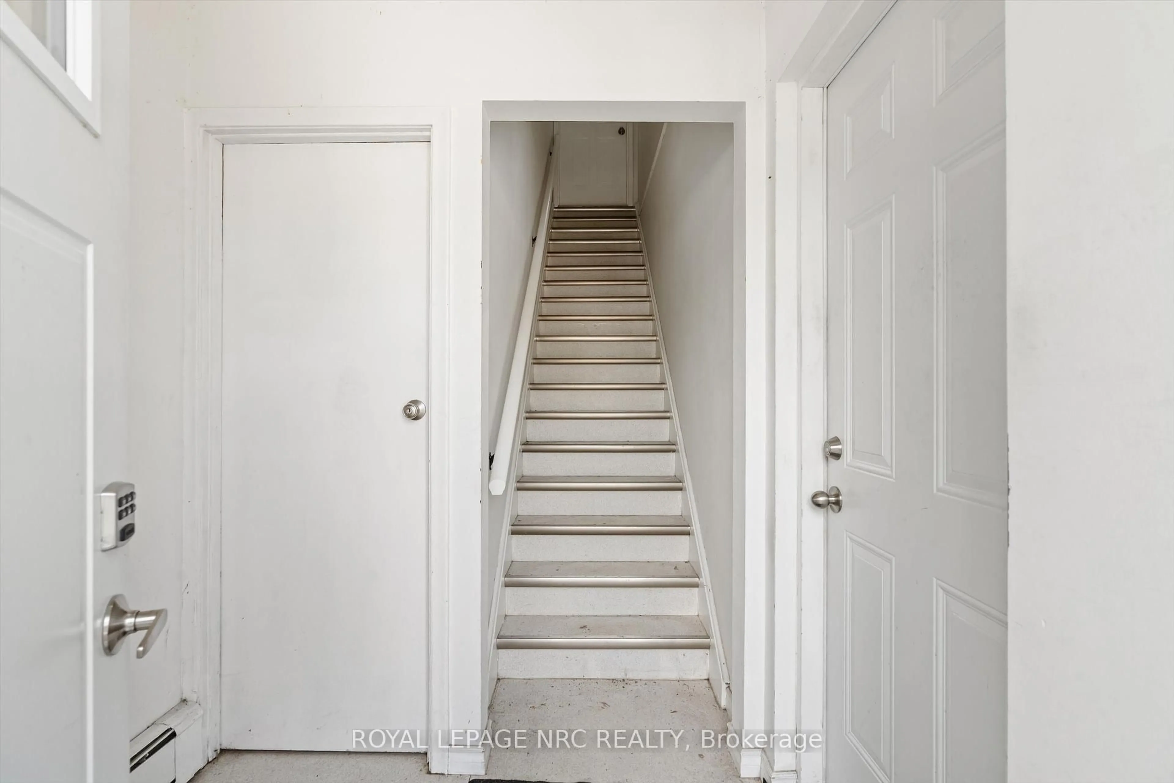 Stairs for 10 Dunlop St, Fort Erie Ontario L2A 4H8