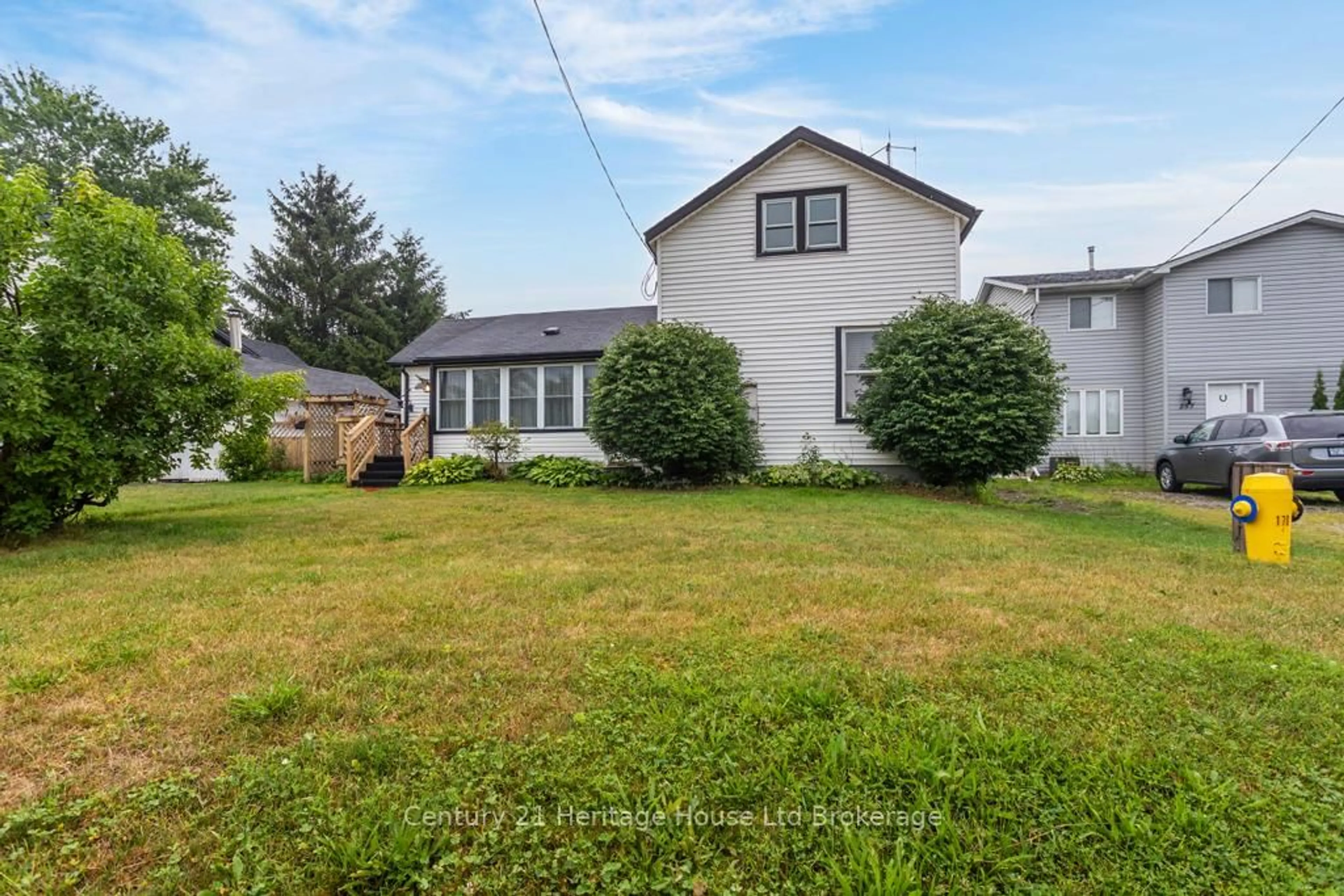 A pic from outside/outdoor area/front of a property/back of a property/a pic from drone, unknown for 255 Charles St, Ingersoll Ontario N5C 2M5