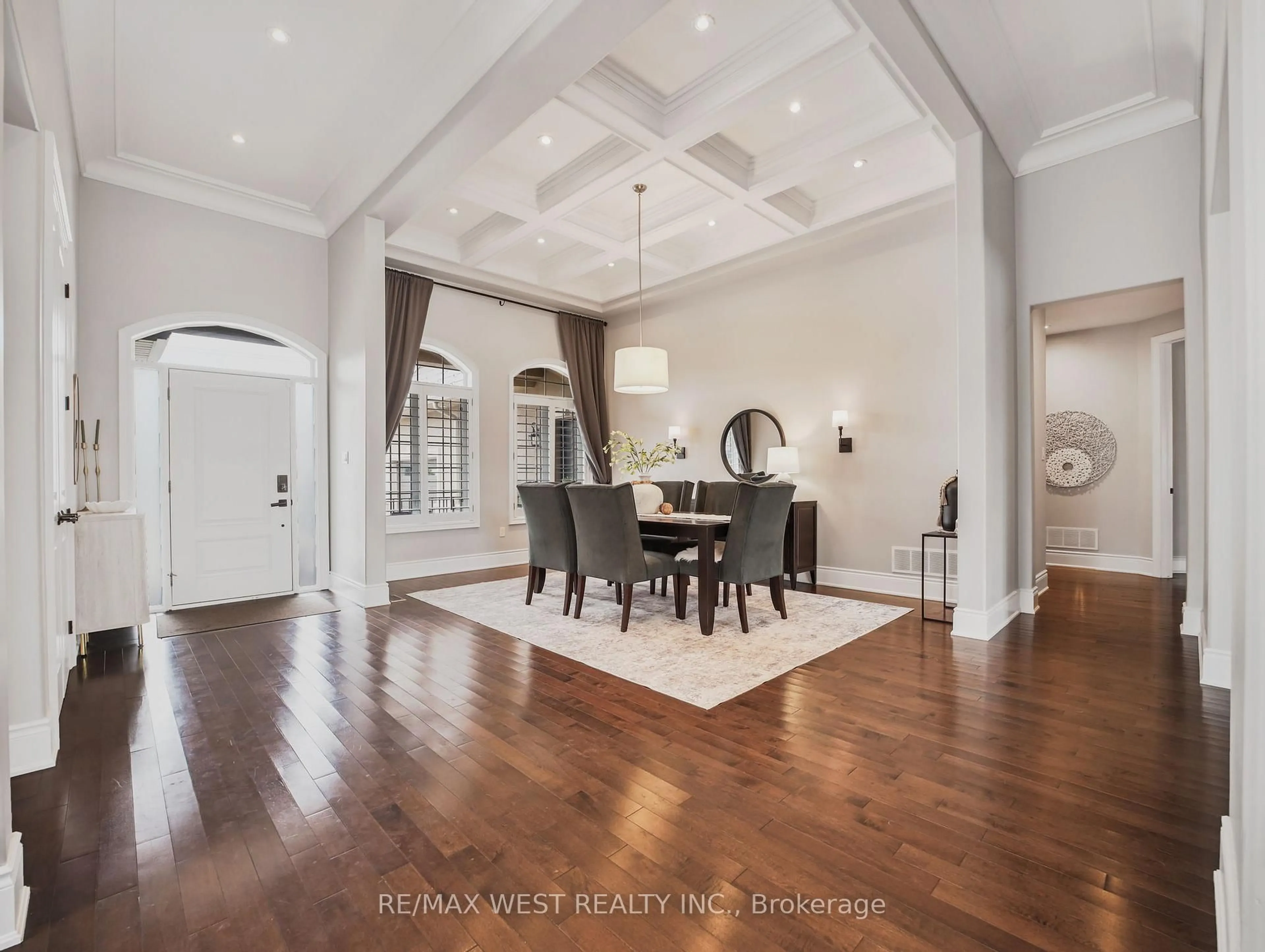 Indoor entryway for 170 First Rd, Hamilton Ontario L8J 1K5