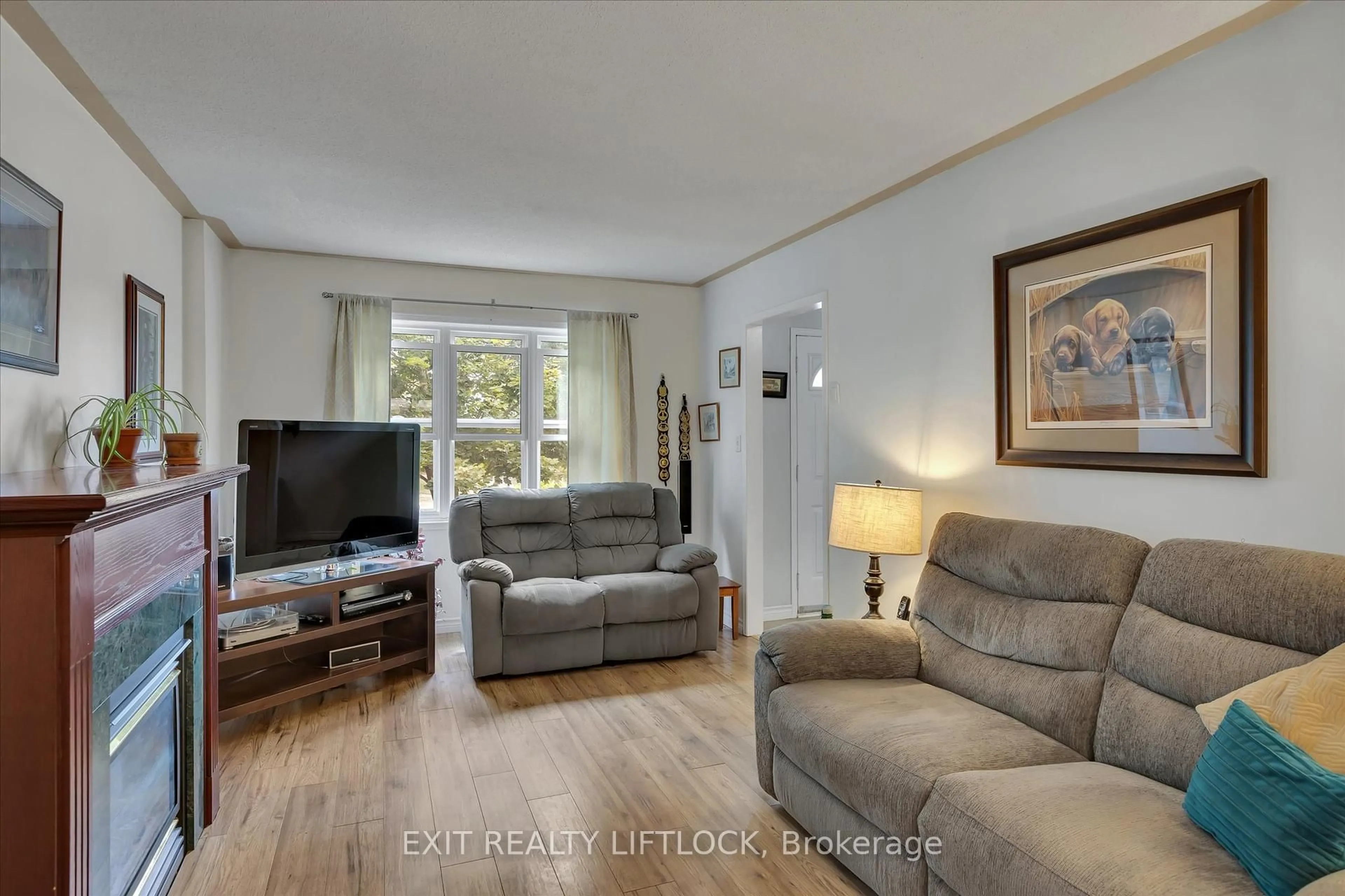Living room with furniture, unknown for 9 Brookside St, Cavan Monaghan Ontario L0A 1G0