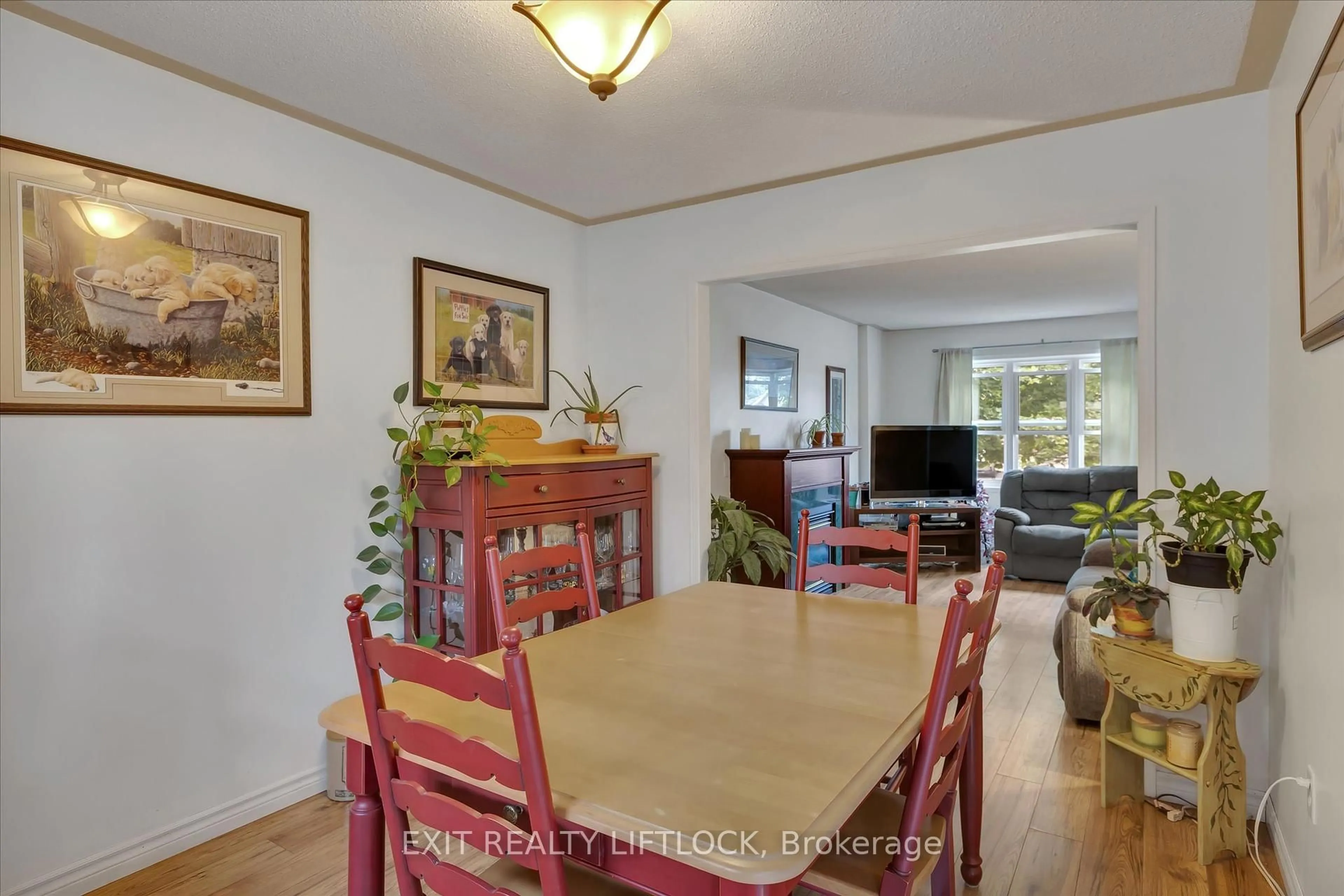 Dining room, wood/laminate floor for 9 Brookside St, Cavan Monaghan Ontario L0A 1G0