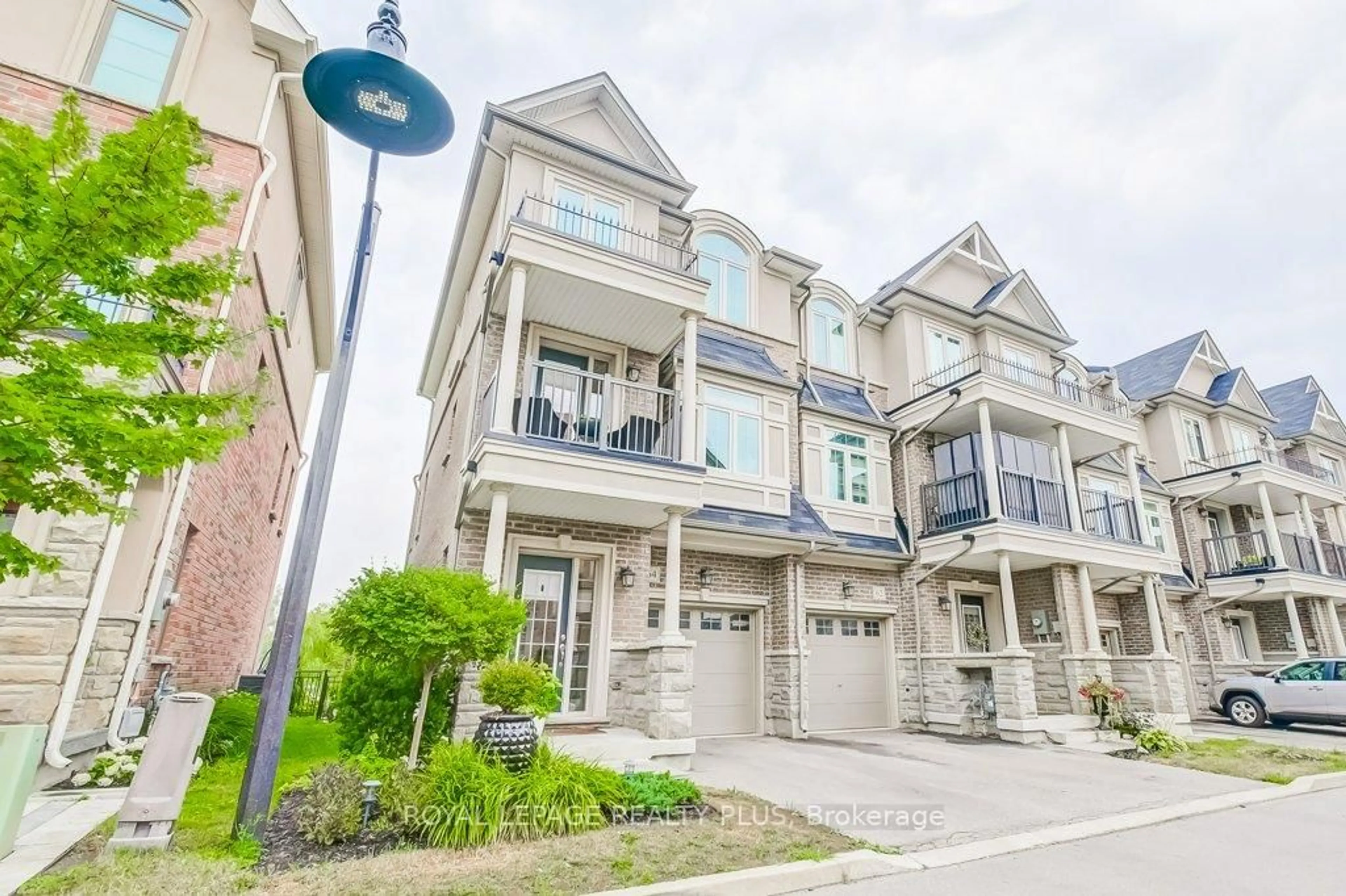 Patio, street for 64 Borers Creek Circ, Hamilton Ontario L8B 1W3