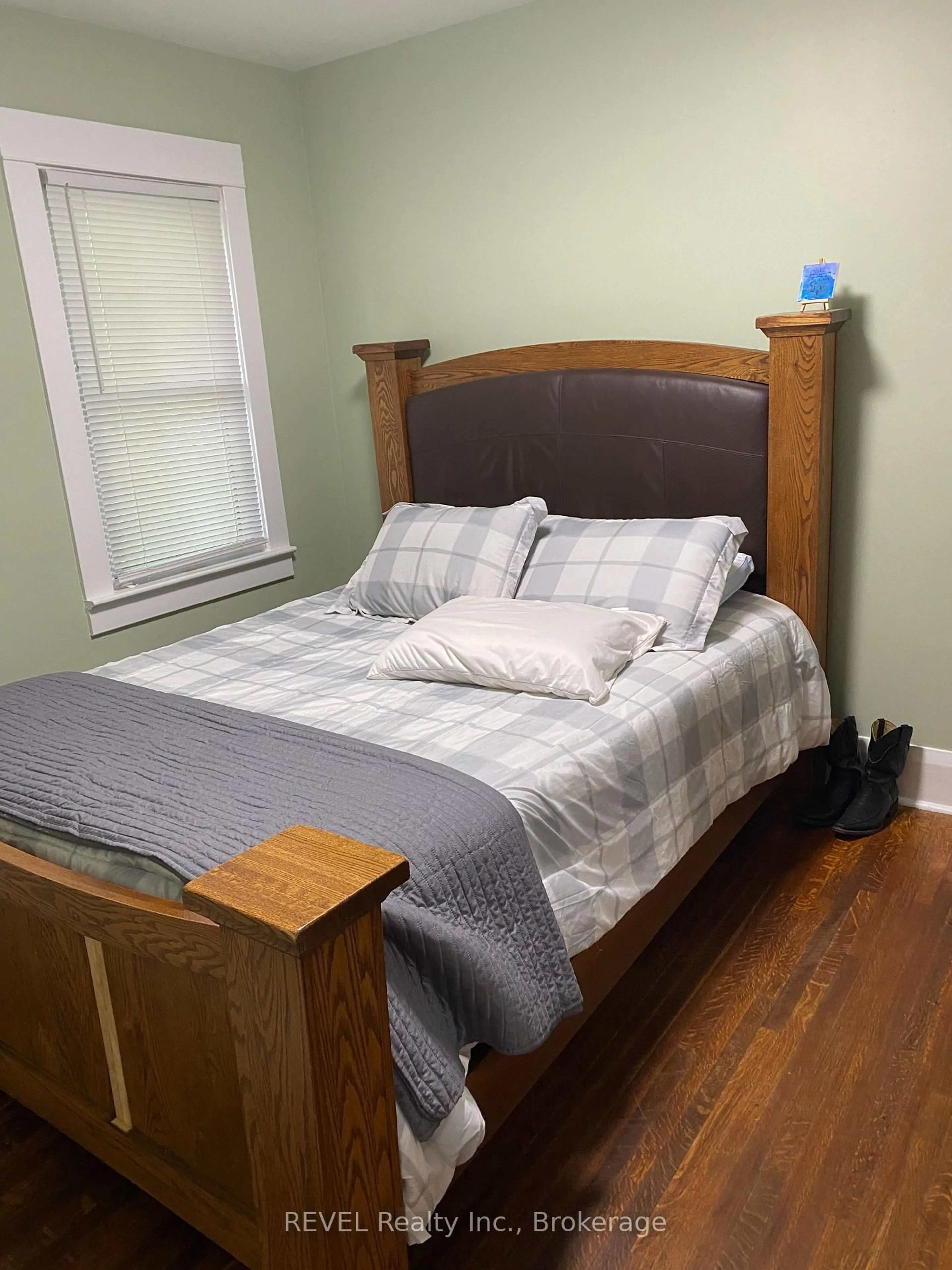 Bedroom with bed, wood/laminate floor for 248 HIGH St, Fort Erie Ontario L2A 3R3