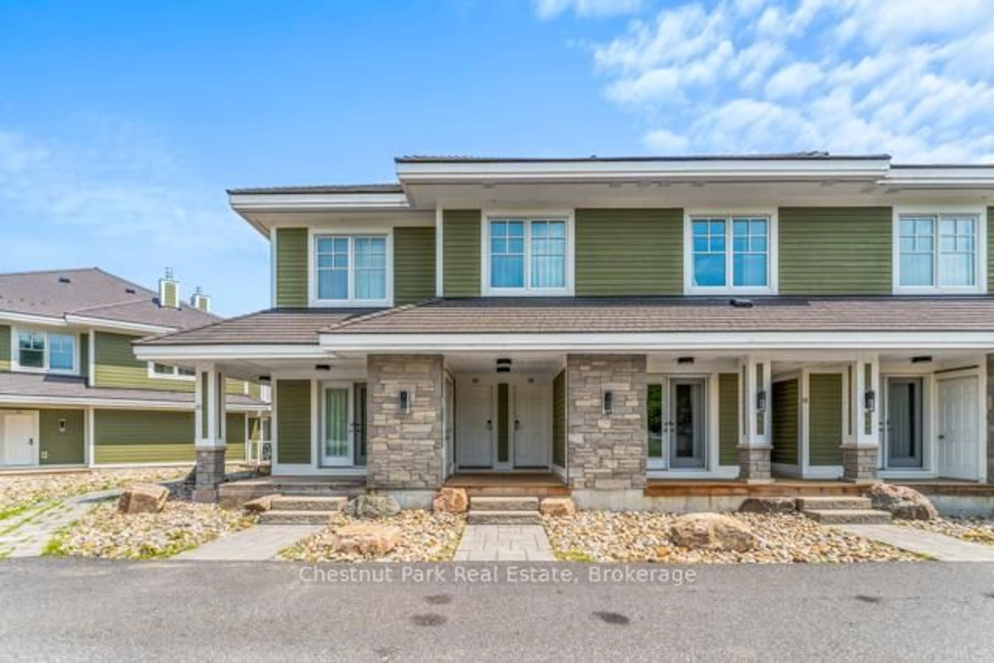 Home with vinyl exterior material, unknown for 1869 Muskoka Road 118 Rd #B206, Muskoka Lakes Ontario P1L 1W8