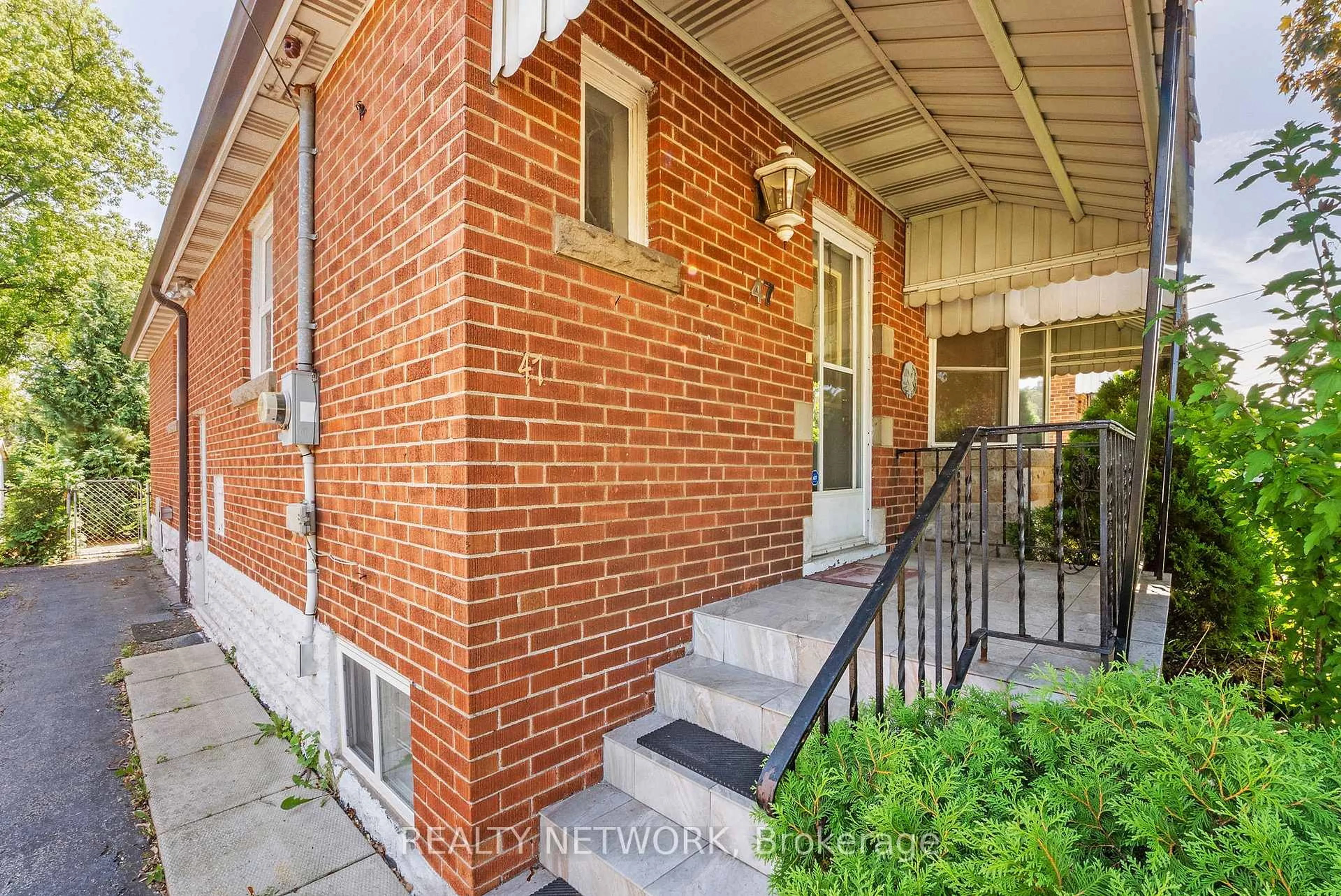 Unknown for 47 West 3rd St, Hamilton Ontario L9C 3K1