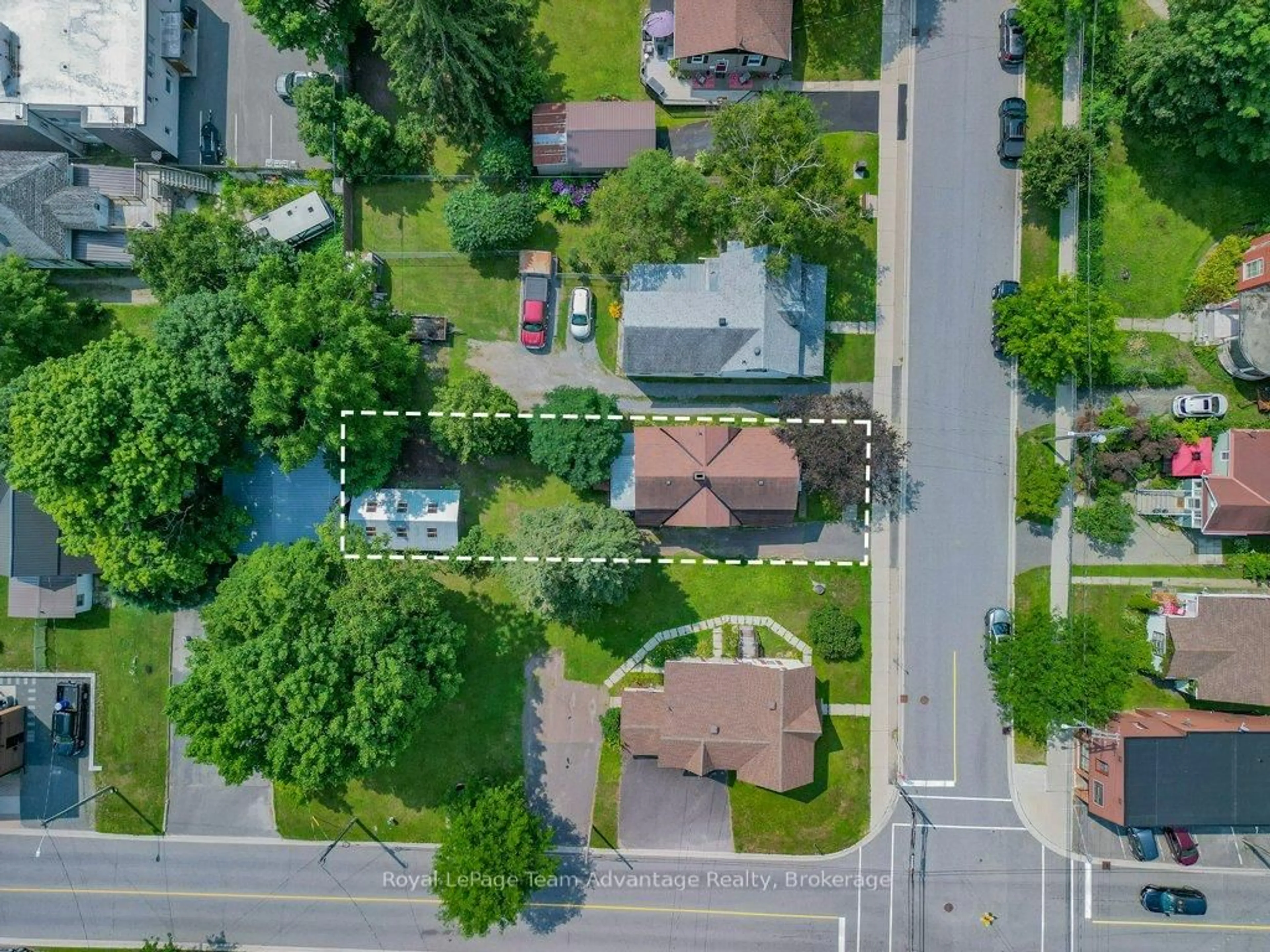 A pic from outside/outdoor area/front of a property/back of a property/a pic from drone, street for 71 Gibson St, Parry Sound Ontario P2A 1X2
