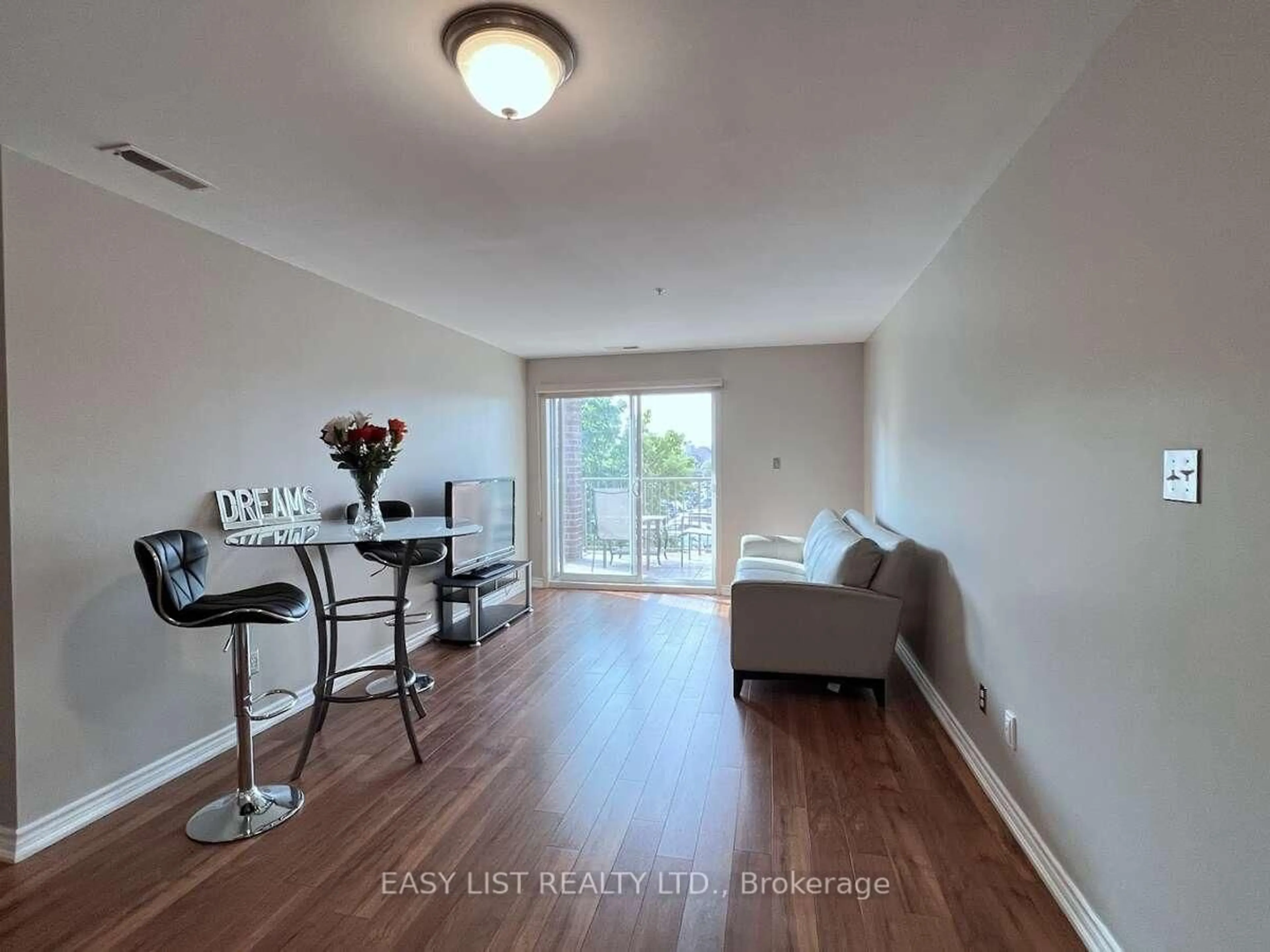 A pic of a room for 2650 Sandwich Pkwy #202, LaSalle Ontario N9H 0A7
