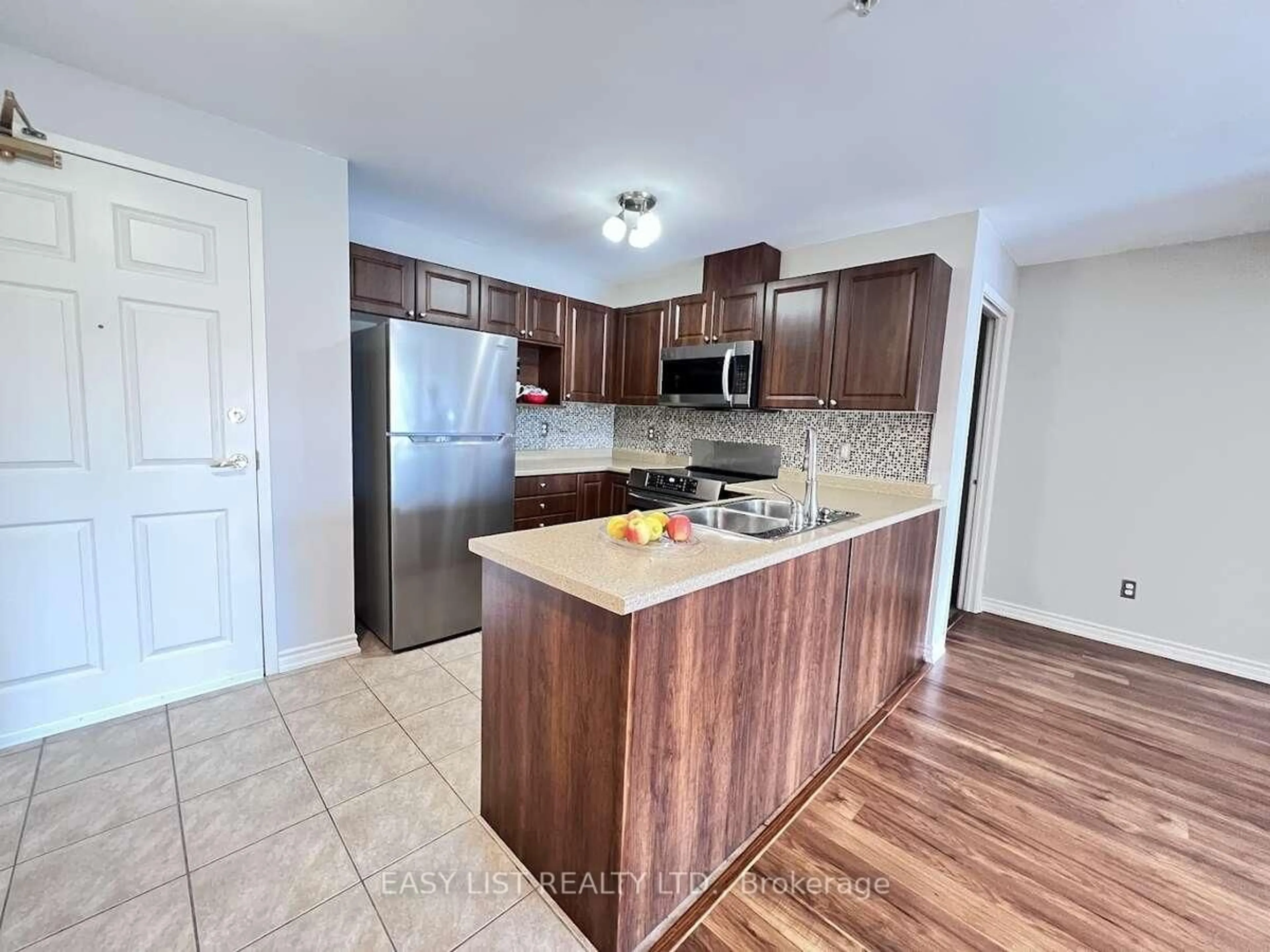 Standard kitchen, unknown for 2650 Sandwich Pkwy #202, LaSalle Ontario N9H 0A7