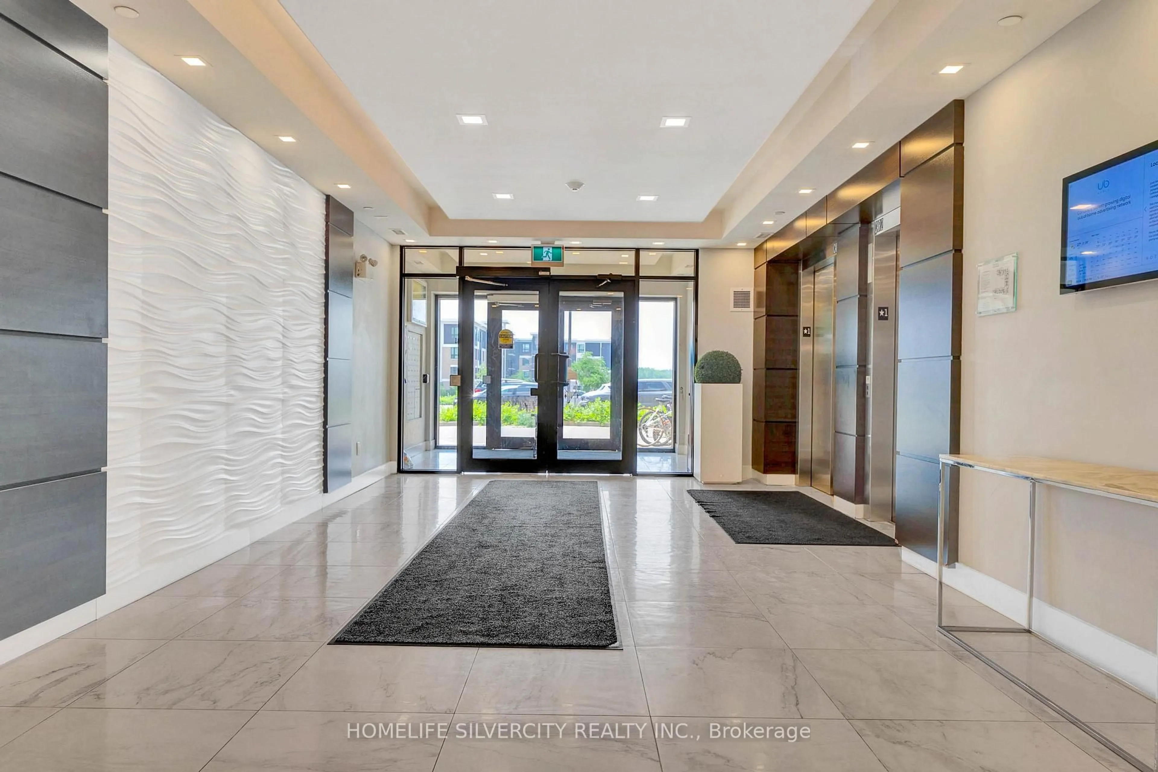 Indoor foyer for 1284 GORDEN St #412, Guelph Ontario N1L 1H3
