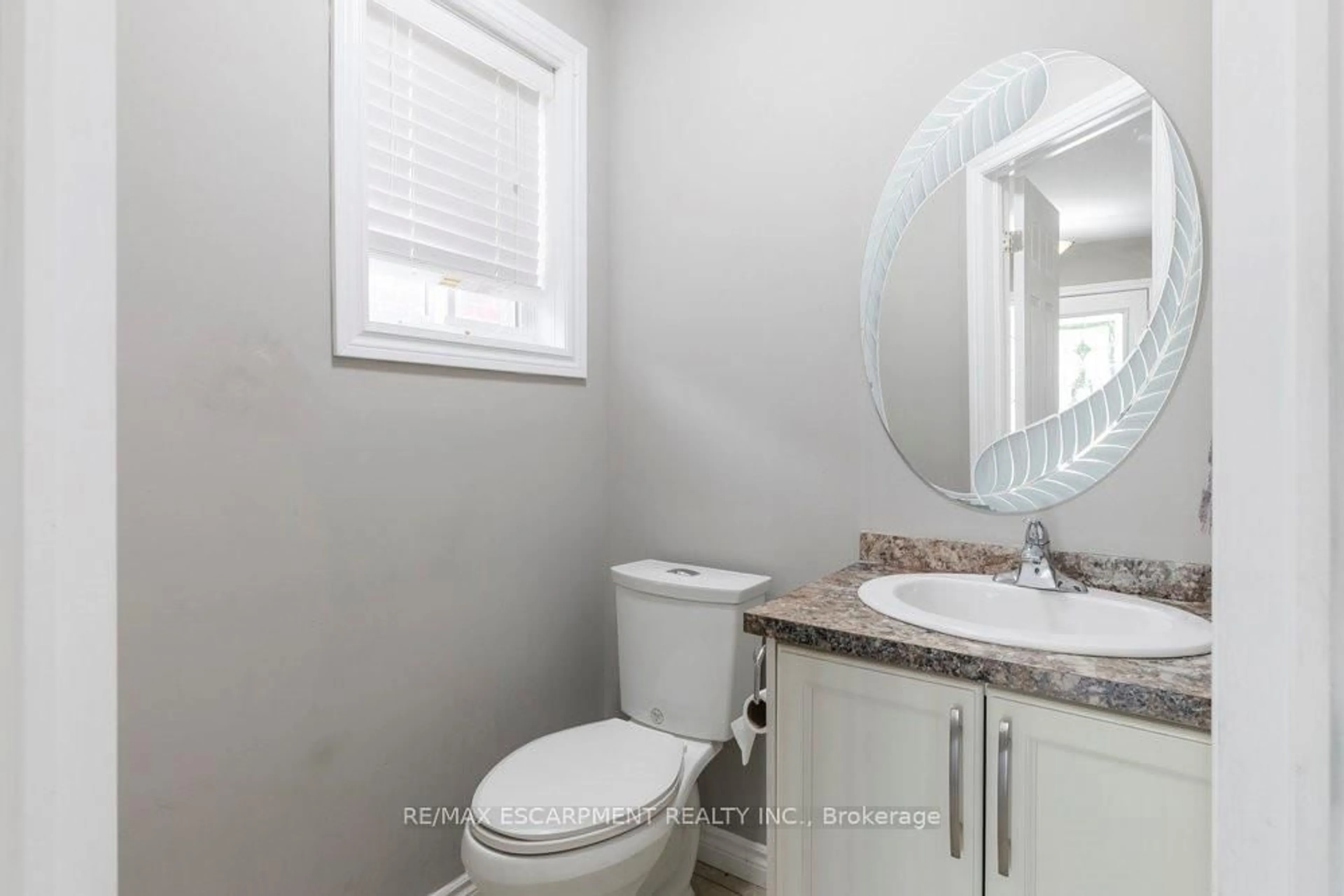 Standard bathroom, unknown for 16 Avatar Pl, Hamilton Ontario L0R 1W0